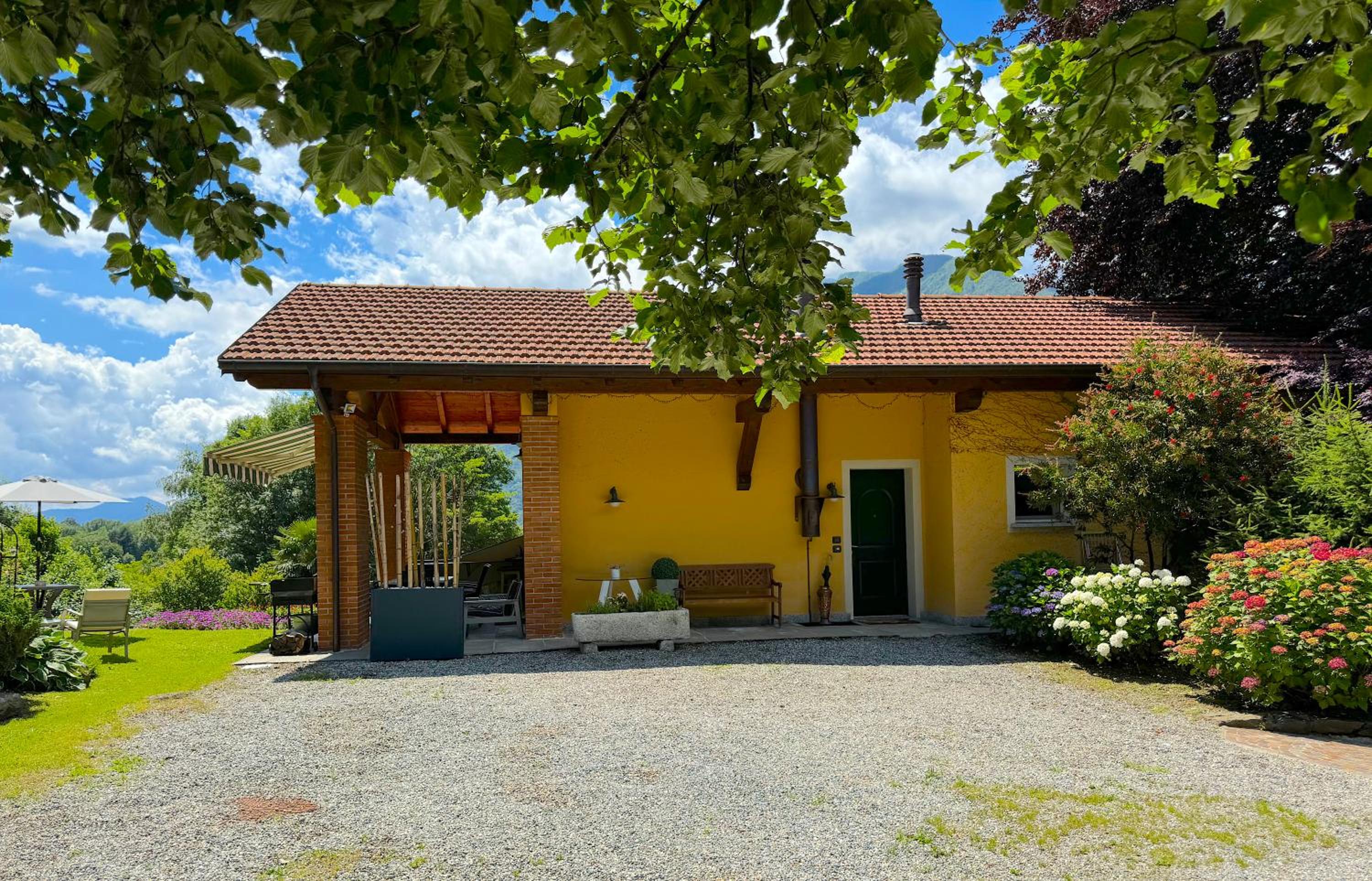 The comfortable house with big pool in the center of Mergozzo view 4