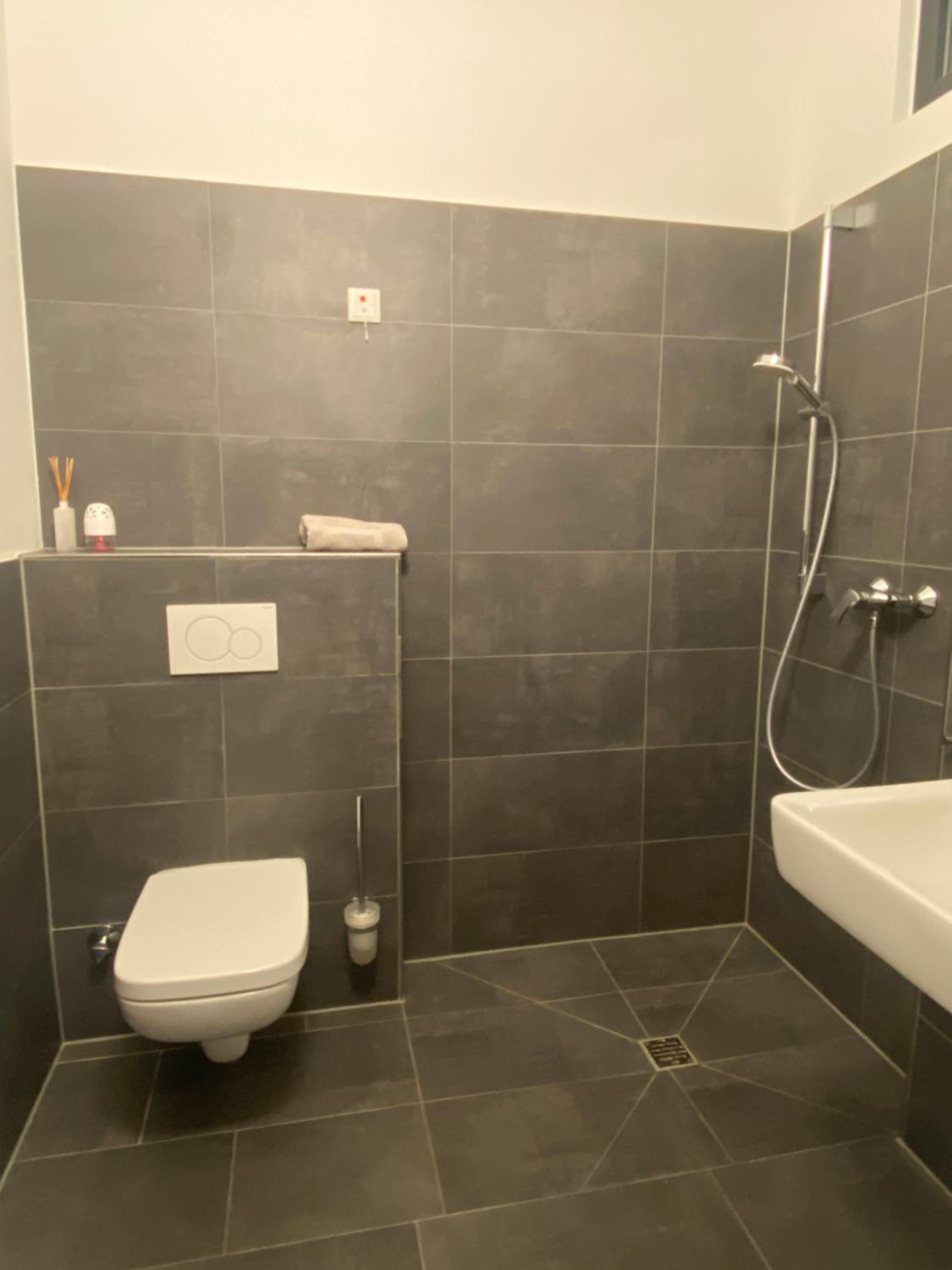BIELEFELD CITY APARTMENTS - komfortable Einzelzimmer und Doppelzimmer - moderne Badezimmer, schnelles WLAN, Self-Check-In