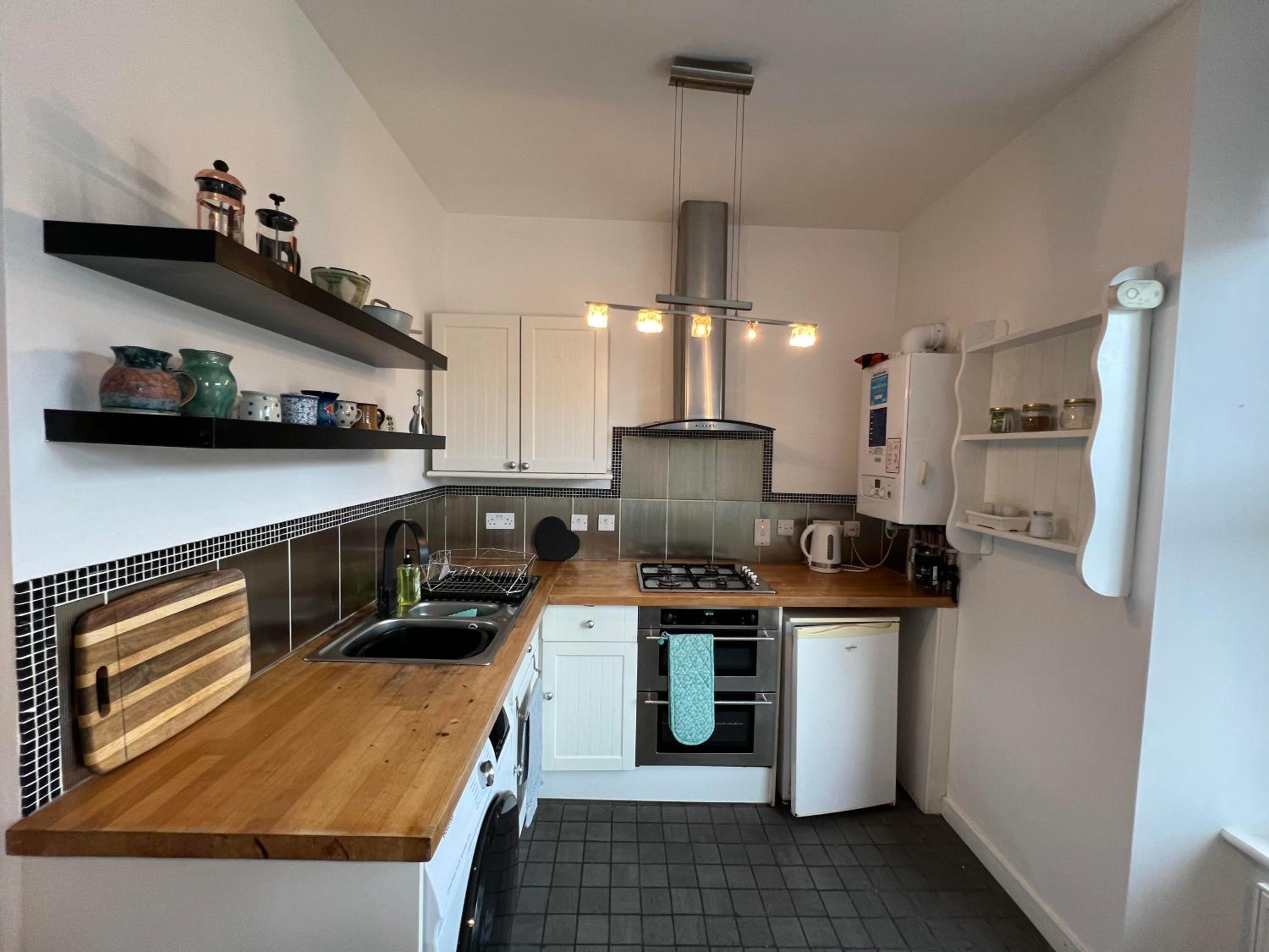 Stunning 2 bed flat in central Canton, Cardiff view 2