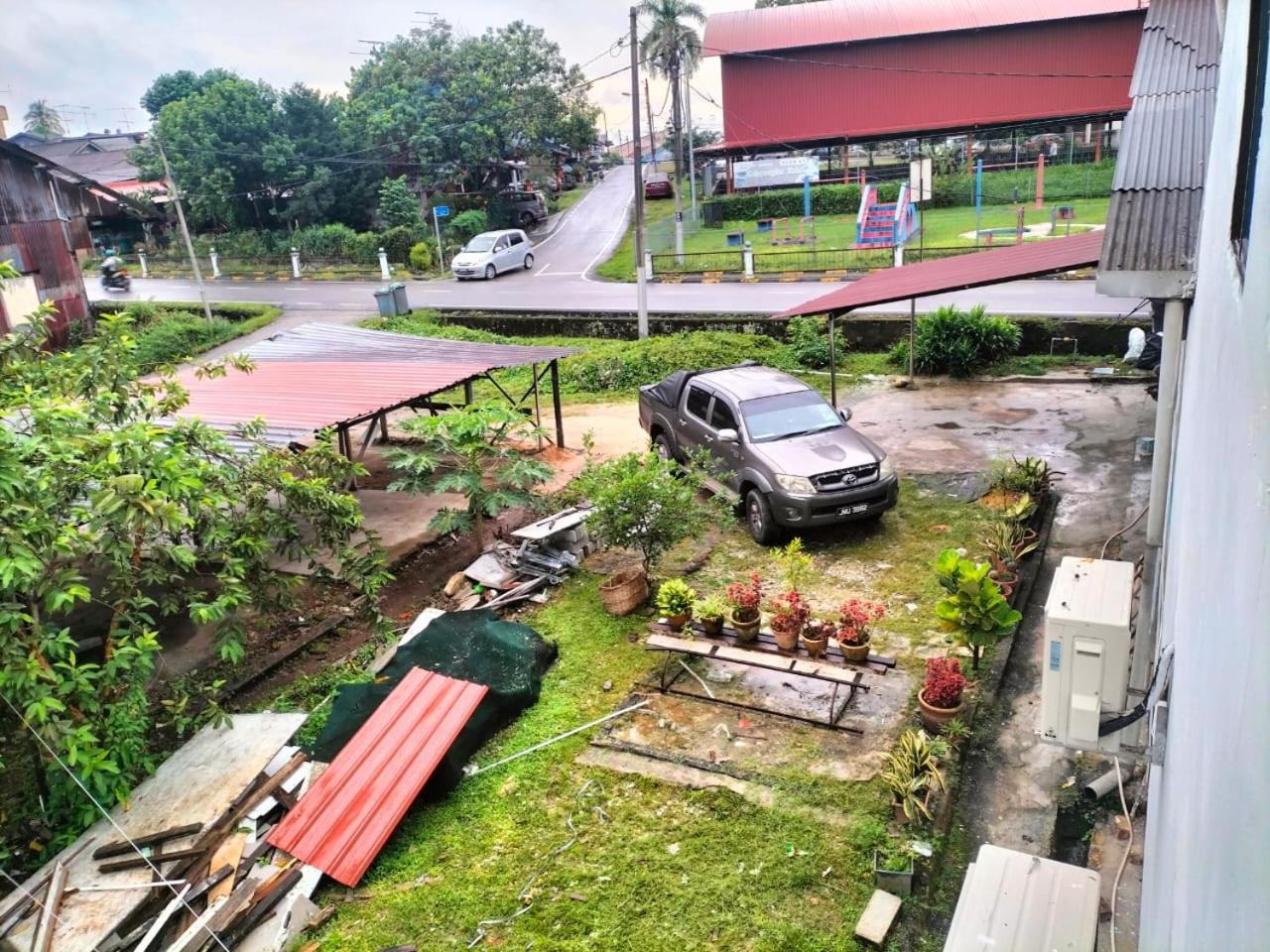 E HOME Camp house- KULAI photo 1