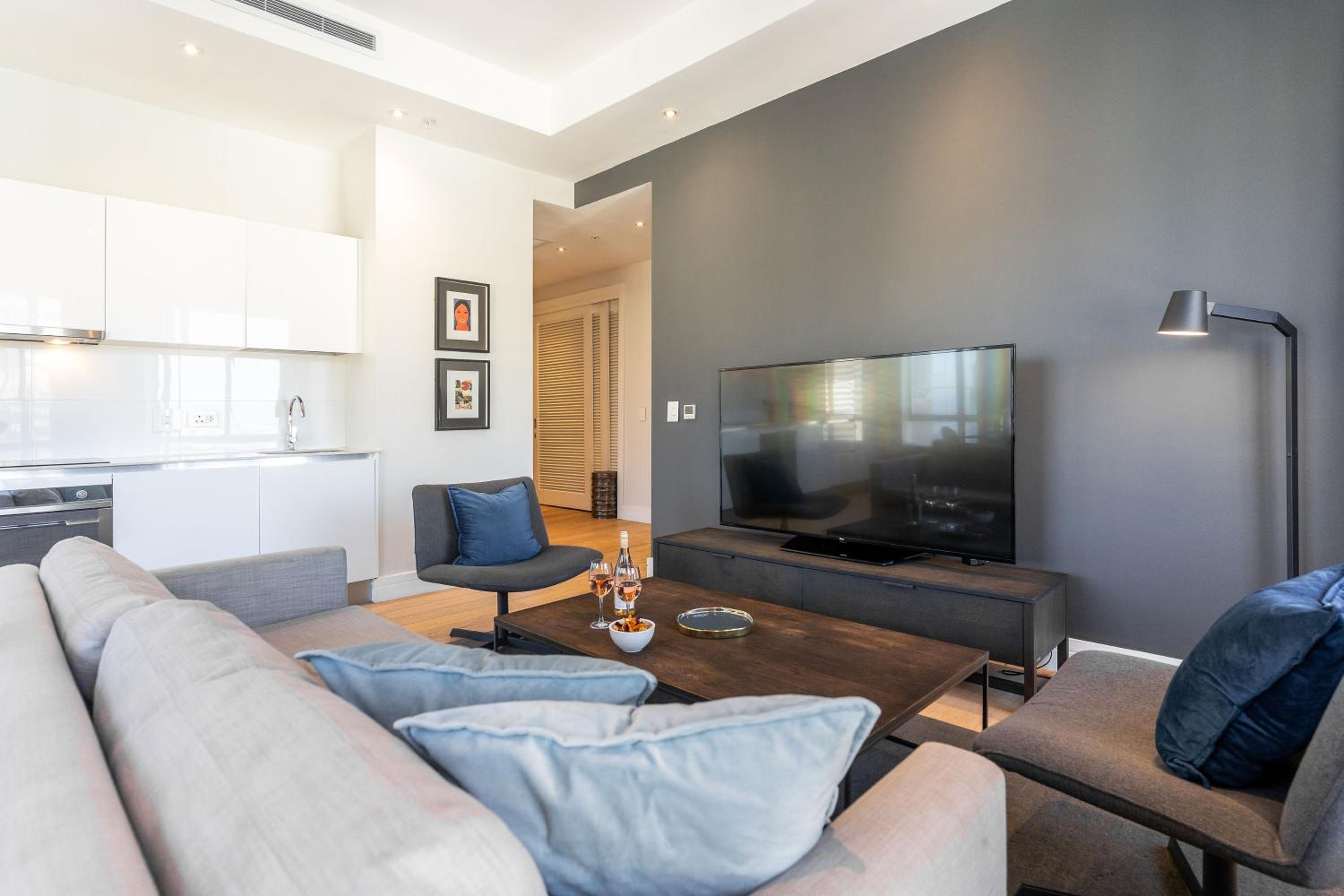 Skyline Apartment 2112 - In the heart of Cape Town view 2