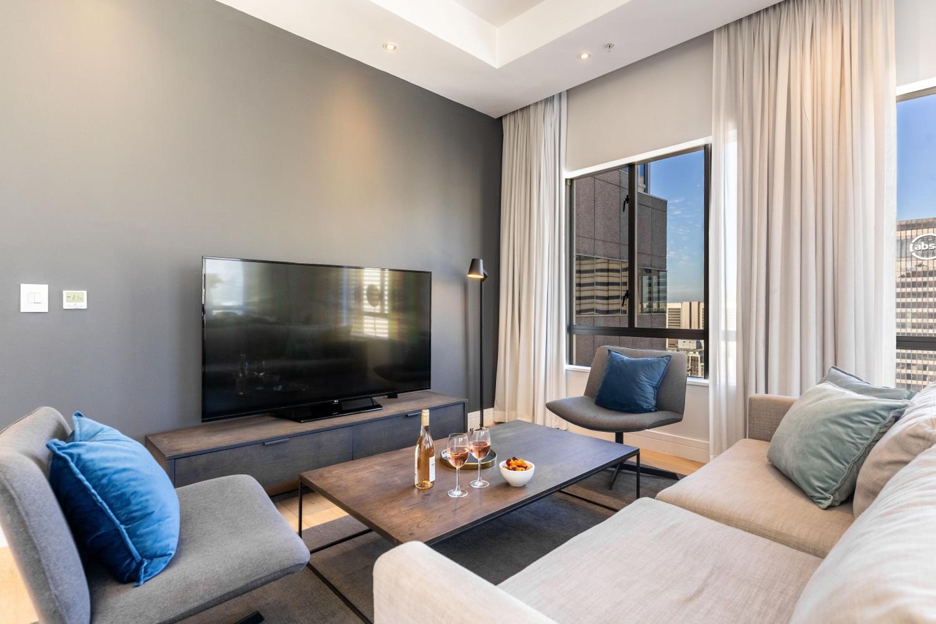 Skyline Apartment 2112 - In the heart of Cape Town view 4