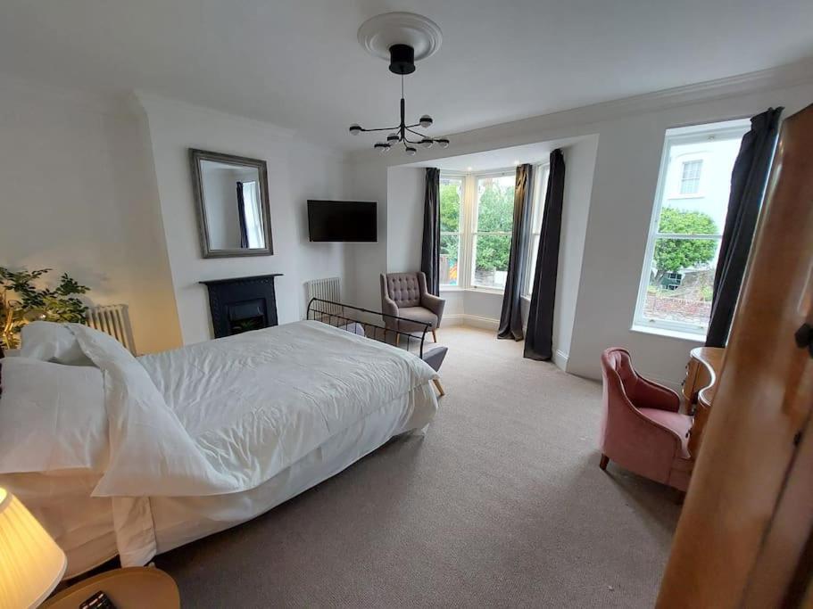 Large newly refurbished house close to harbour view 3