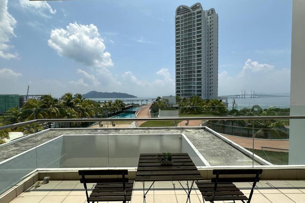 Southbay Seaview Condo A10 10minQueensbay 10minSpice photo 1