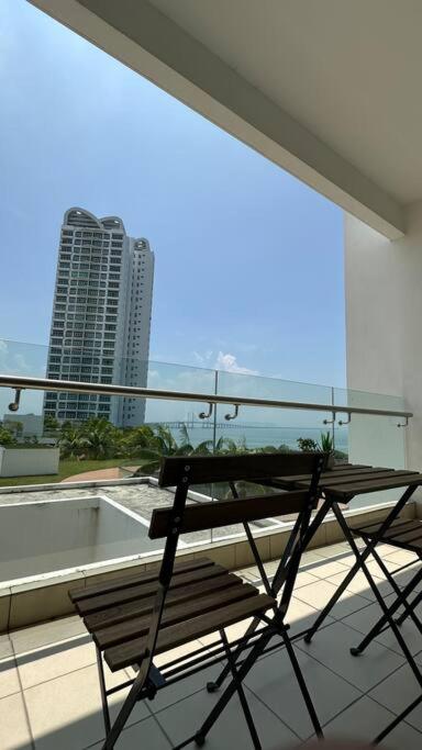 Southbay Seaview Condo A10 10minQueensbay 10minSpice photo 4