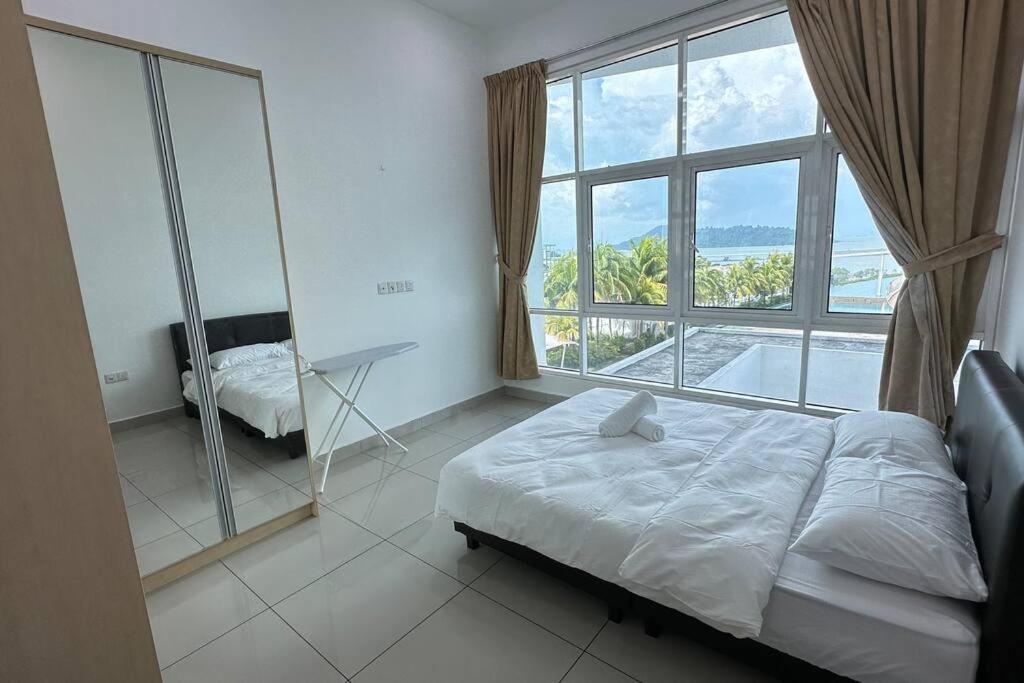 Southbay Seaview Condo A10 10minQueensbay 10minSpice photo 6