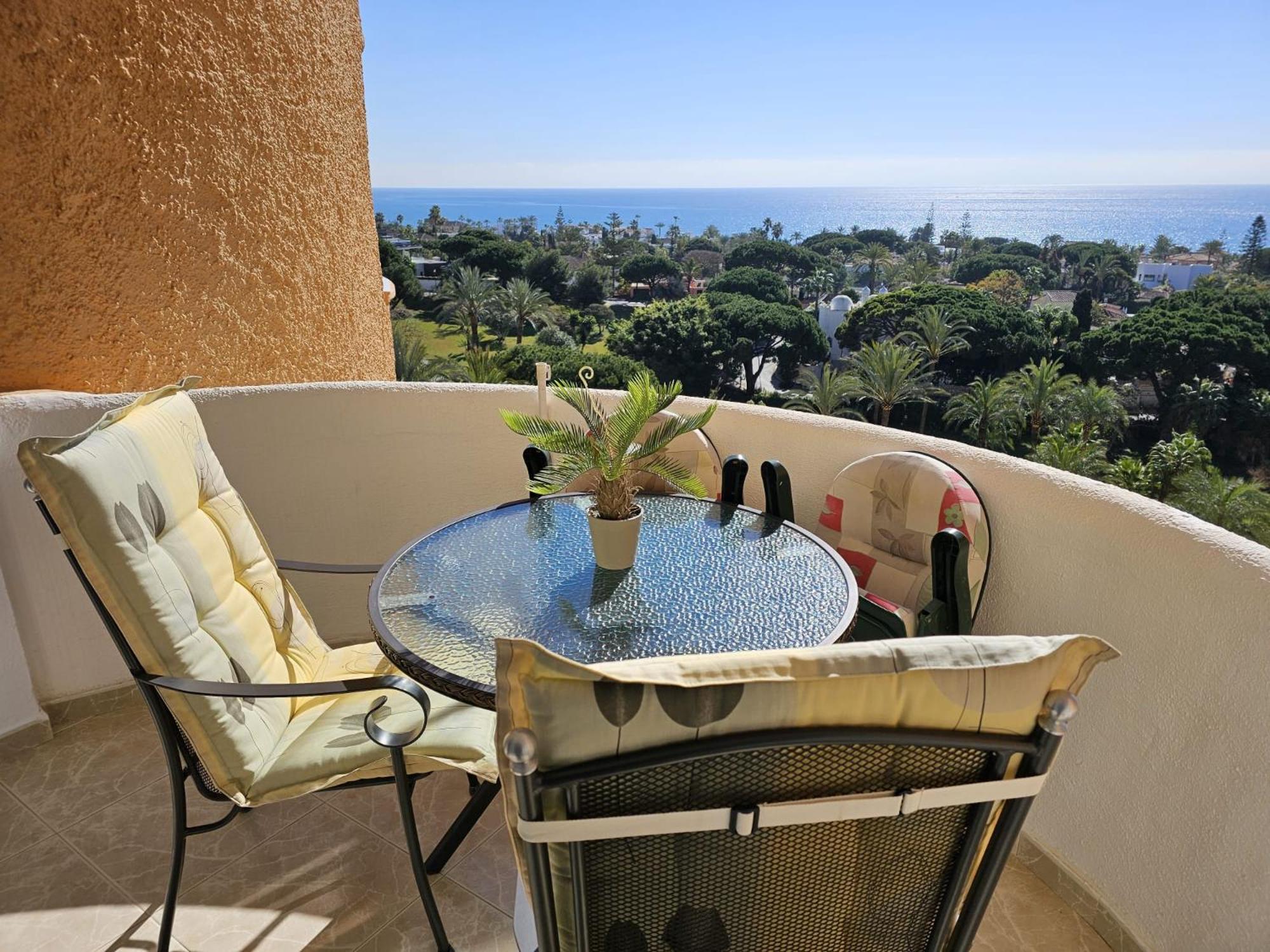 Sea views Apartment in Marbesa