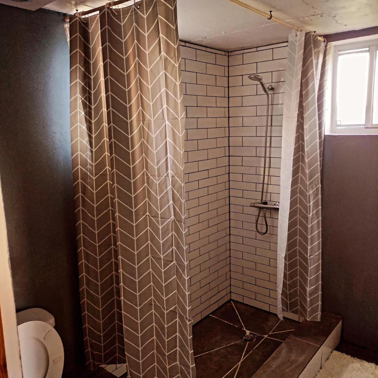 1 Bed Cabin - Sleeps 2 - Wifi view 3