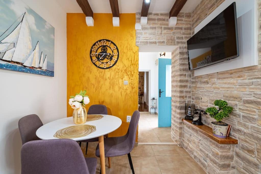 Villa Marant en Pridraga — dining