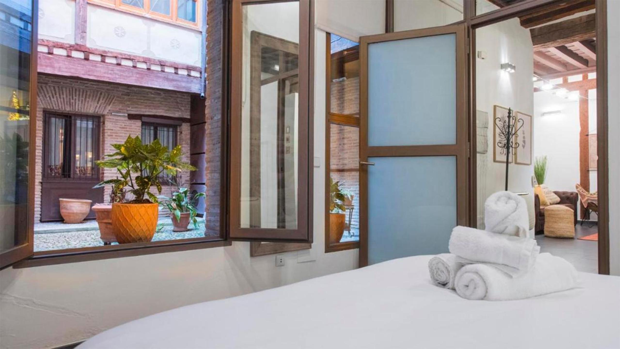 La Posada del Libro by Toledo AP