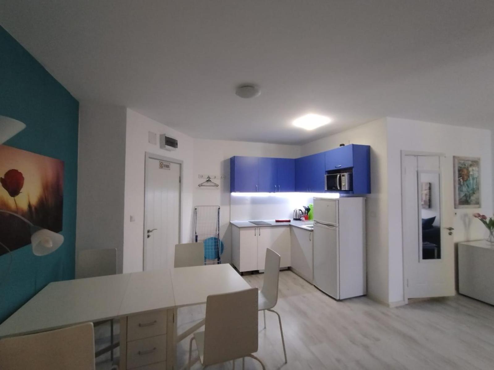 Private apartment with parking and pool