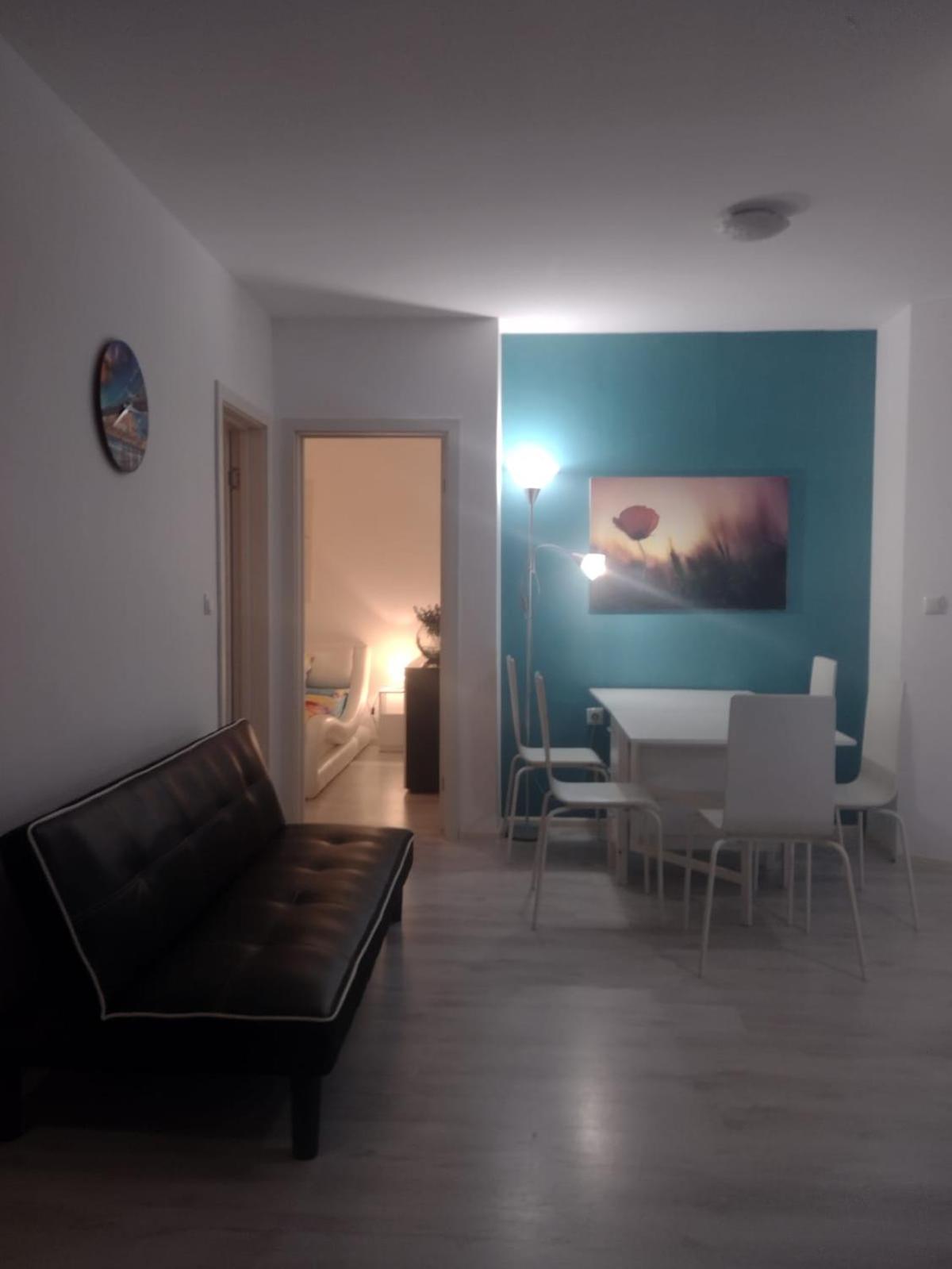 Private apartment with parking and pool