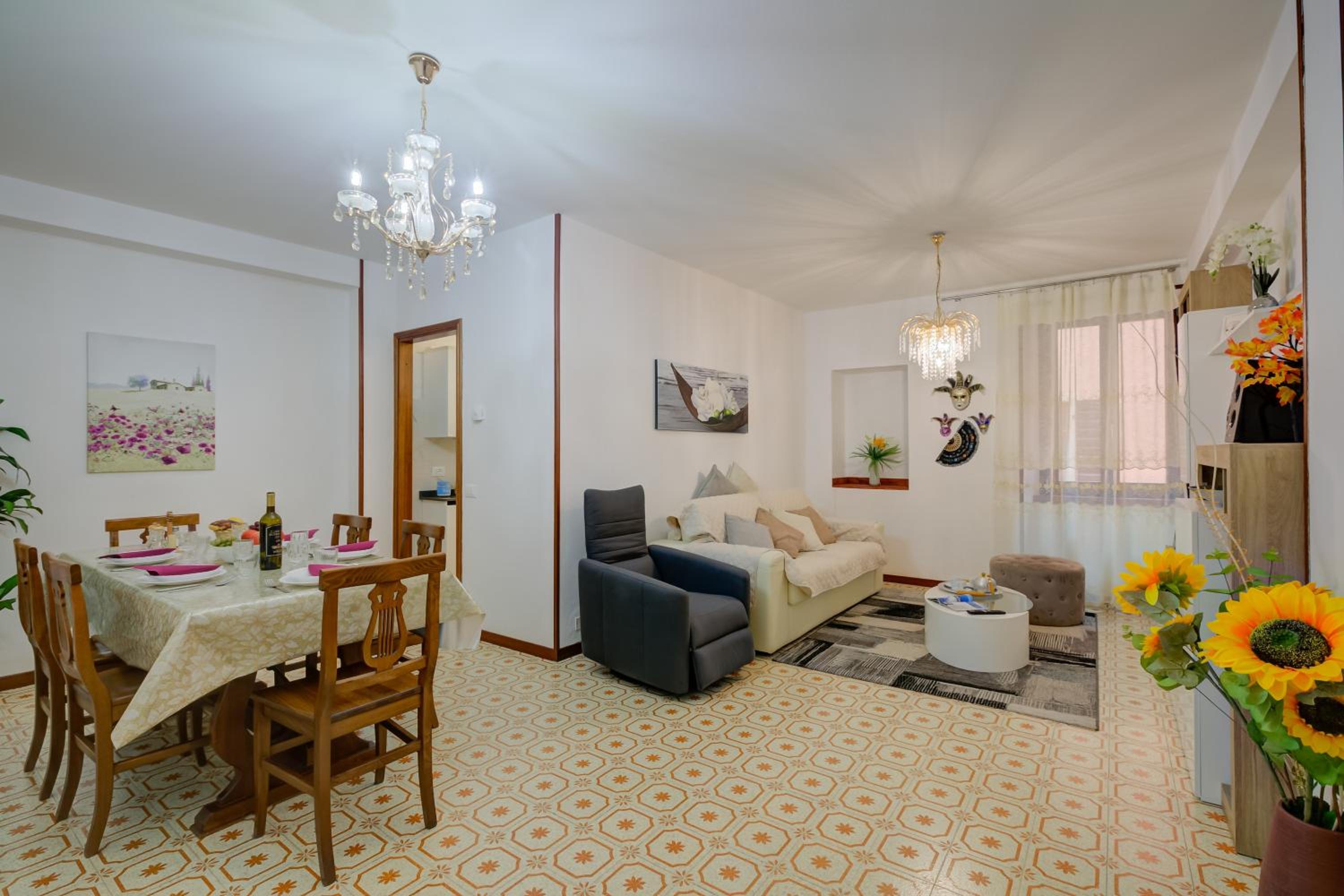 Camelia Apartment Historical Center - Happy Rentals view 3