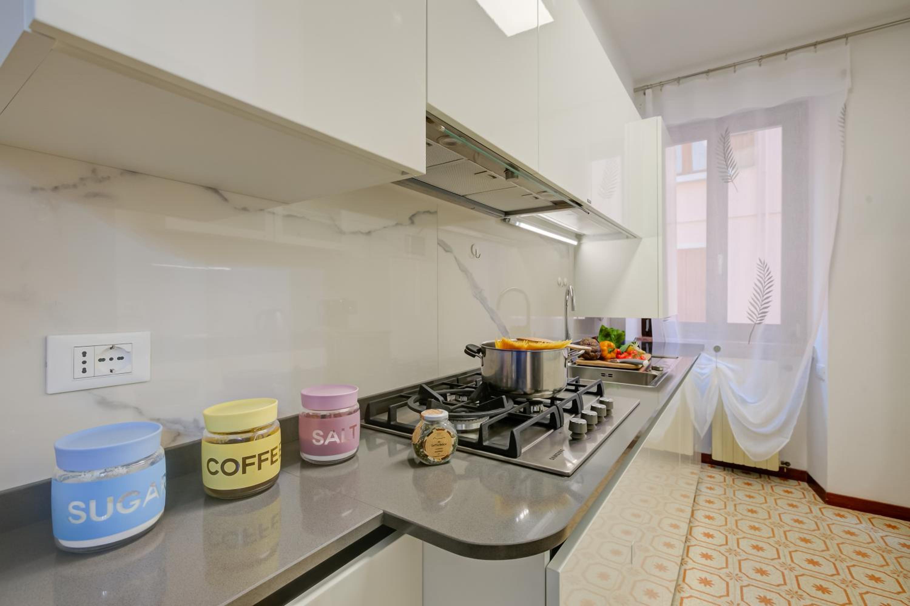 Camelia Apartment Historical Center - Happy Rentals view 5