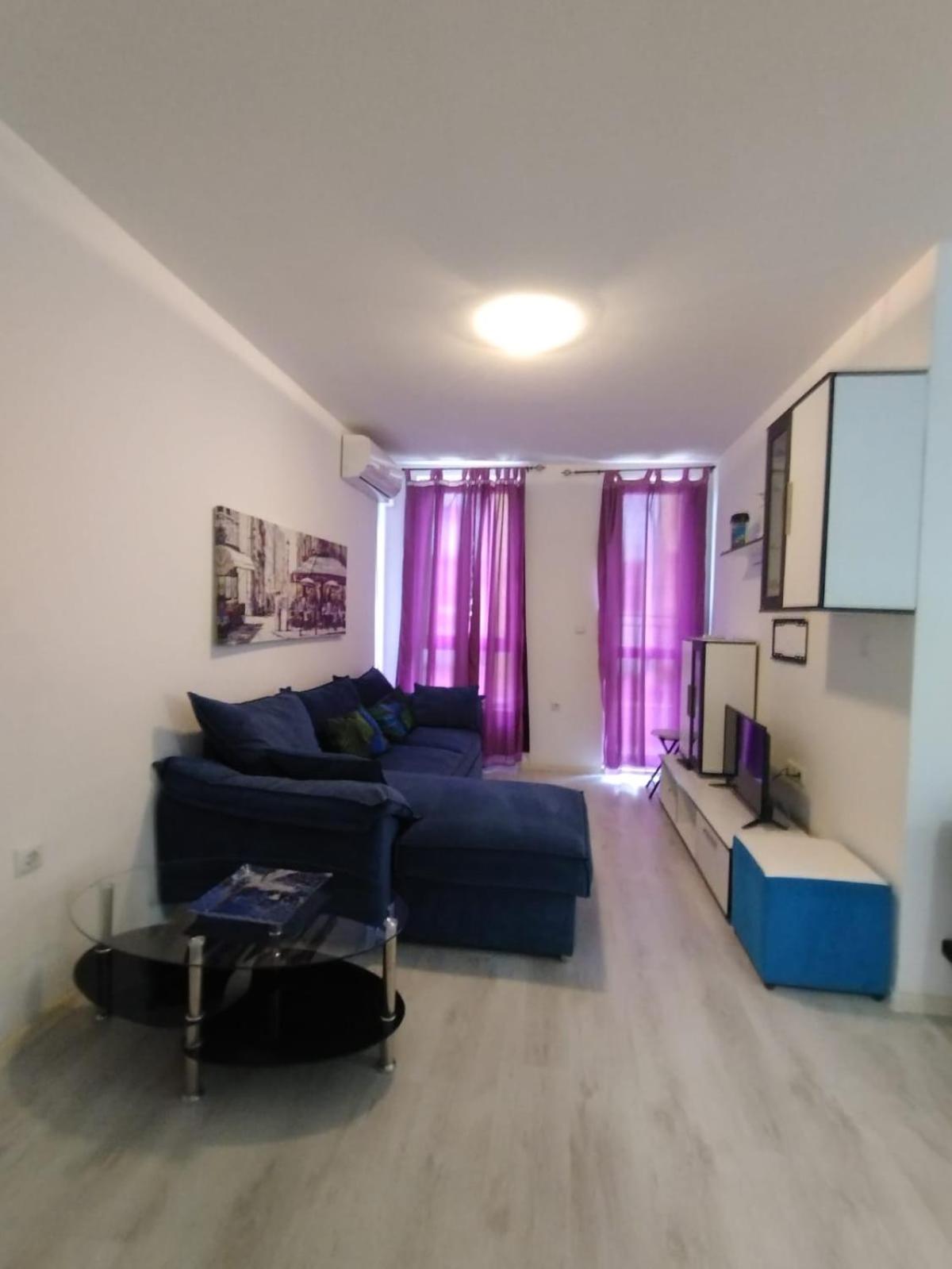Private apartment with parking and pool