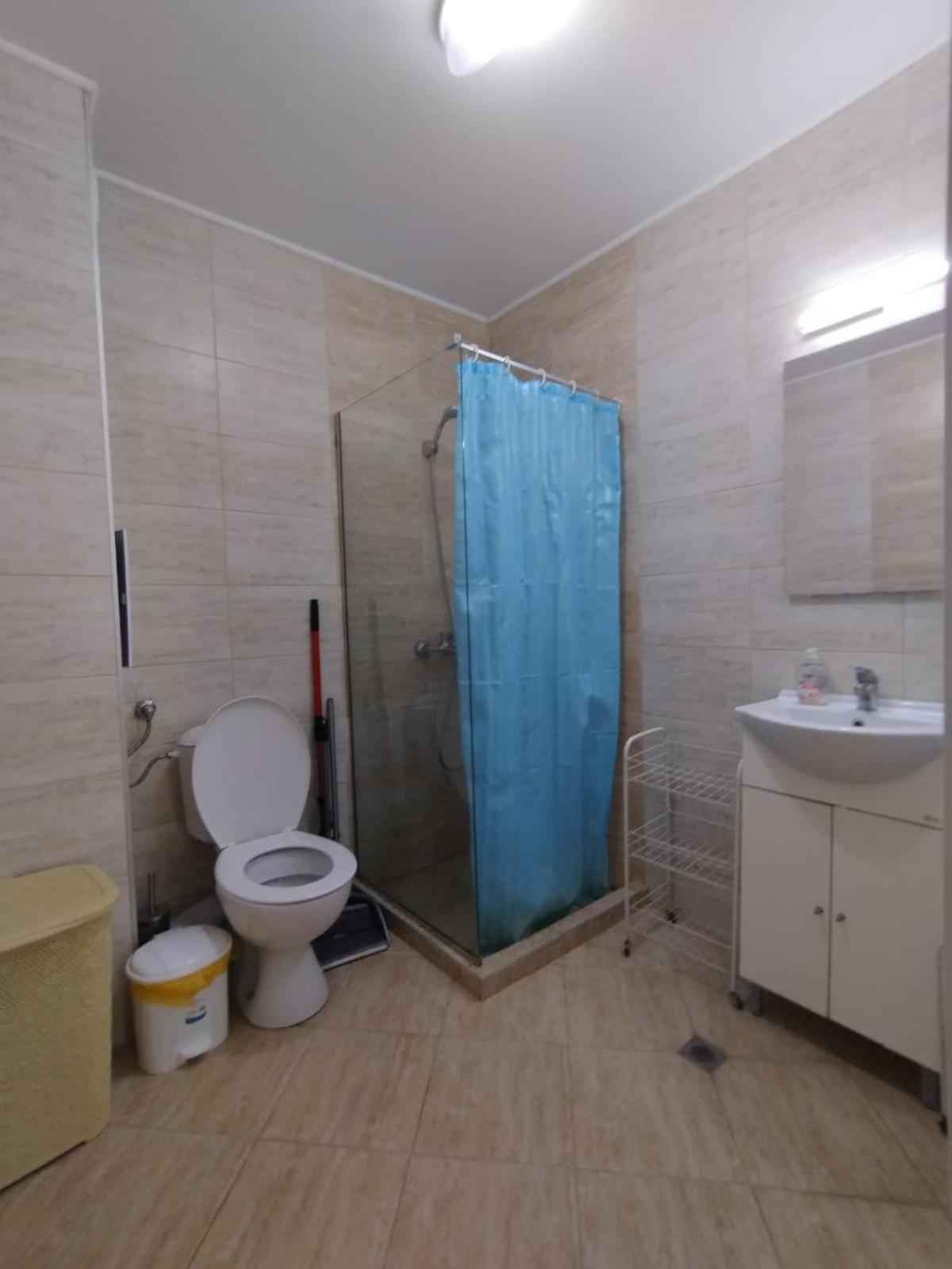 Private apartment with parking and pool