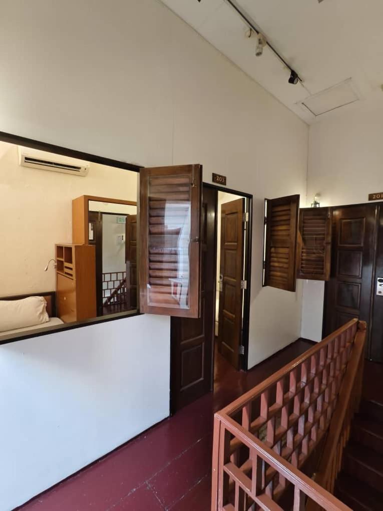 Red Inn Court