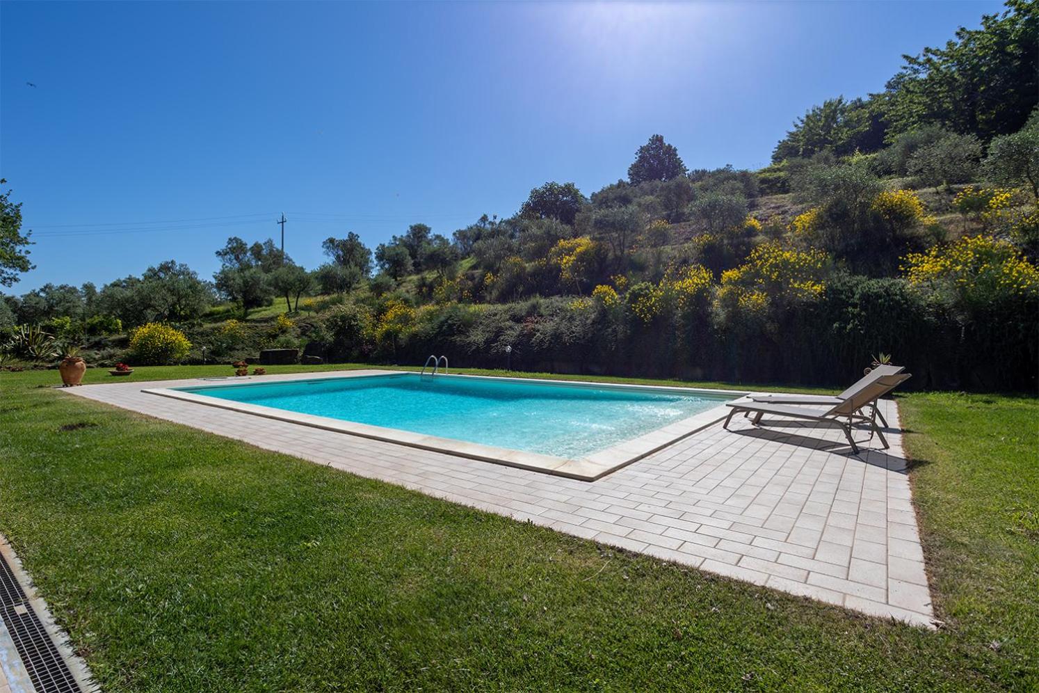 Villa in Pietra - Piscina e Vista panoramica sulla Vallata Umbra view 4