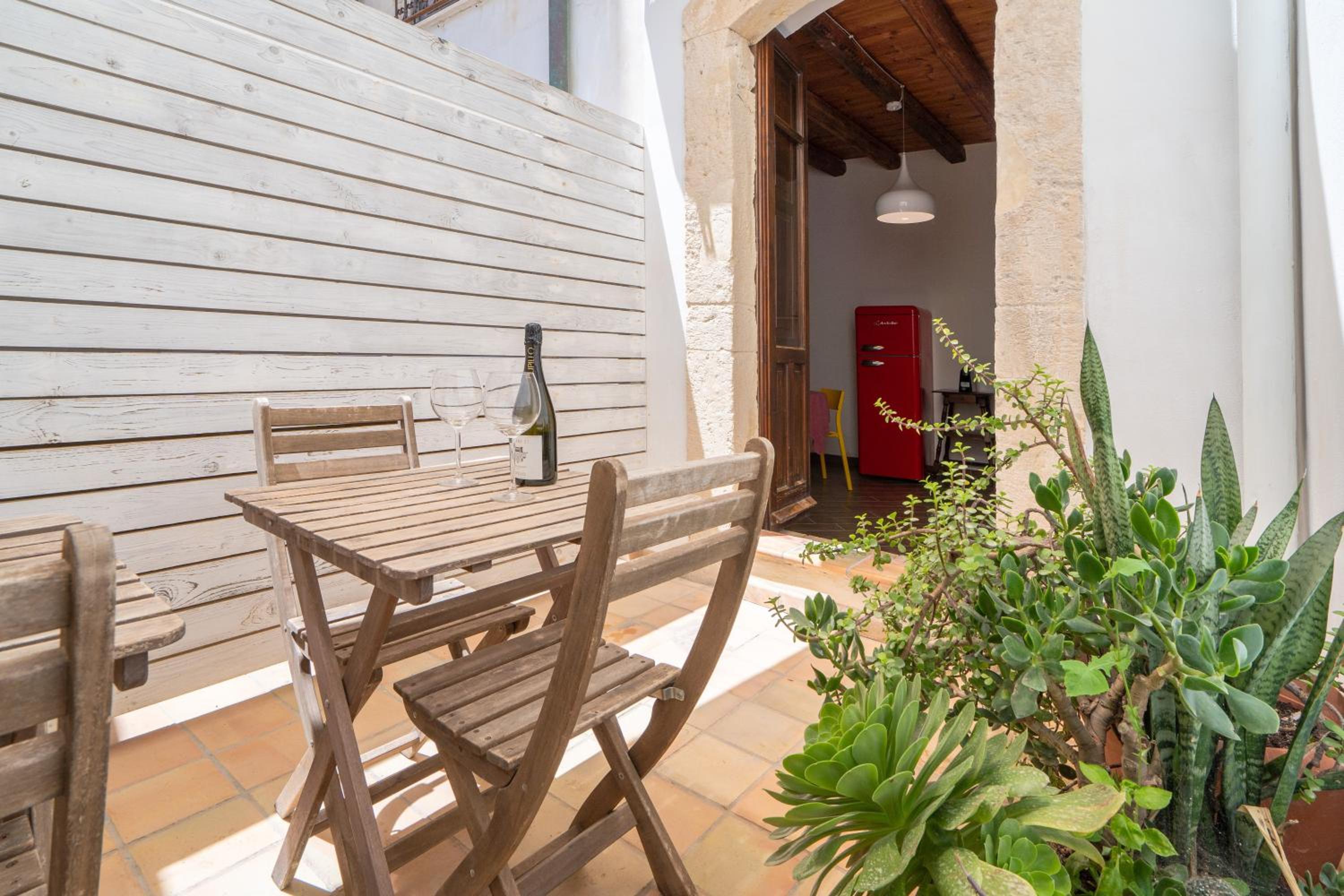 Studio Alagona, three minutes walk from the sea view 2
