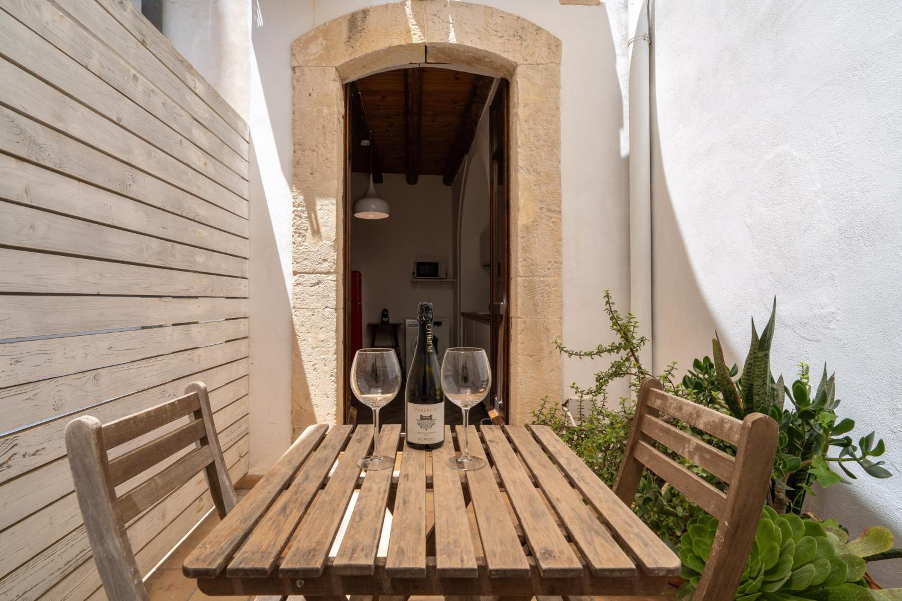 Studio Alagona, three minutes walk from the sea view 4