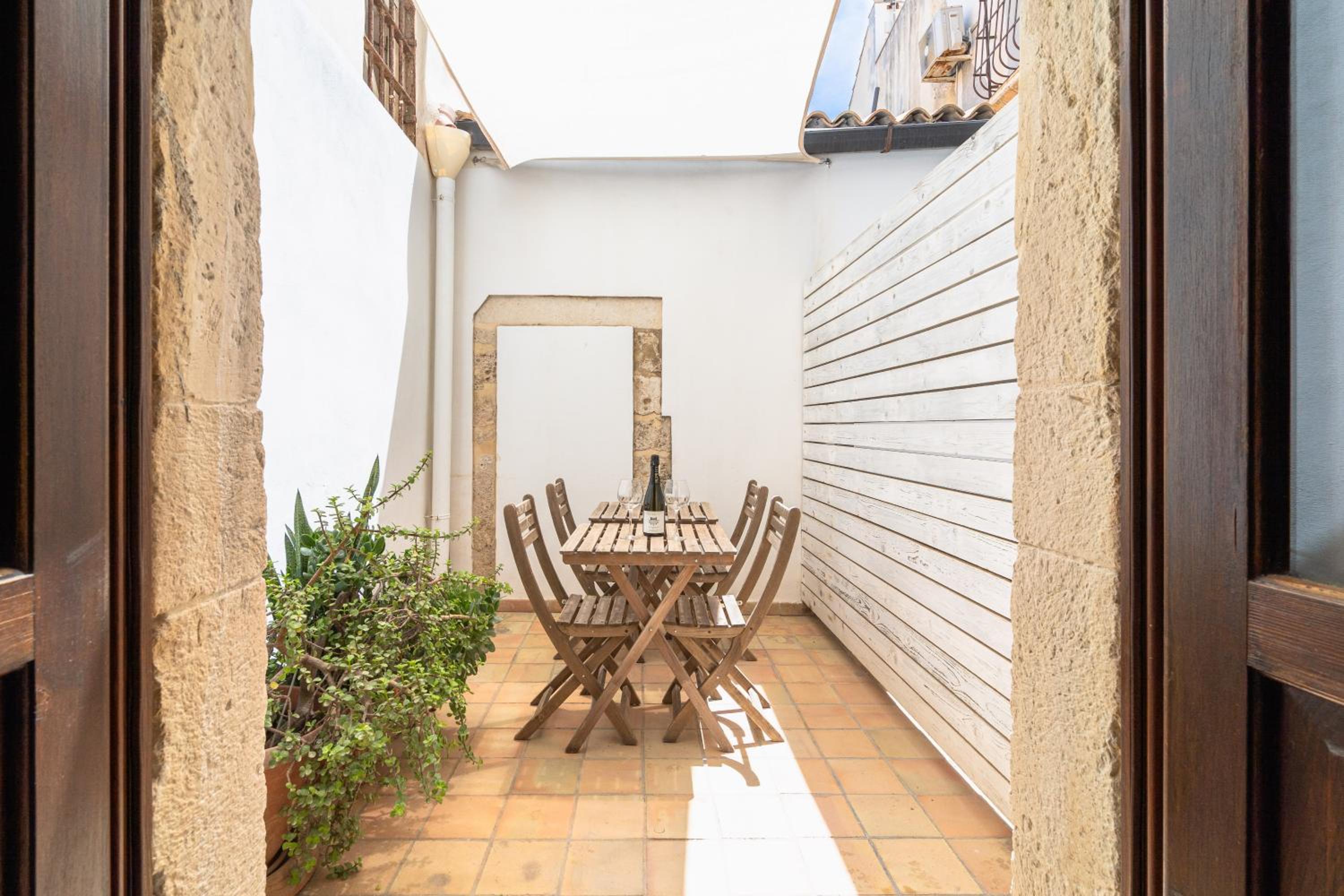 Studio Alagona, three minutes walk from the sea view 5
