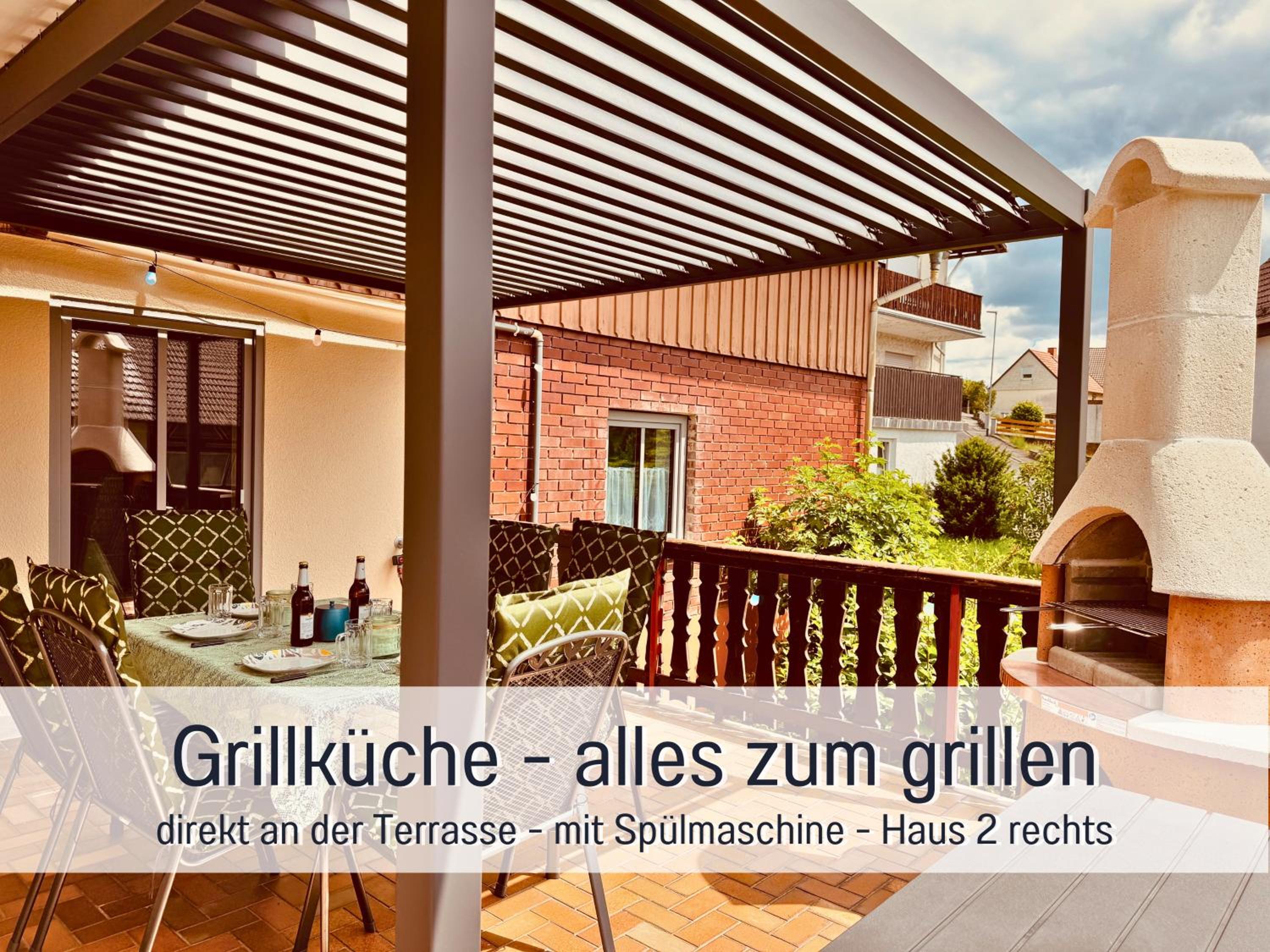 Großes Ferienhaus für 12 -17 Personen mit Whirlpool - Spielzimmer und Garten