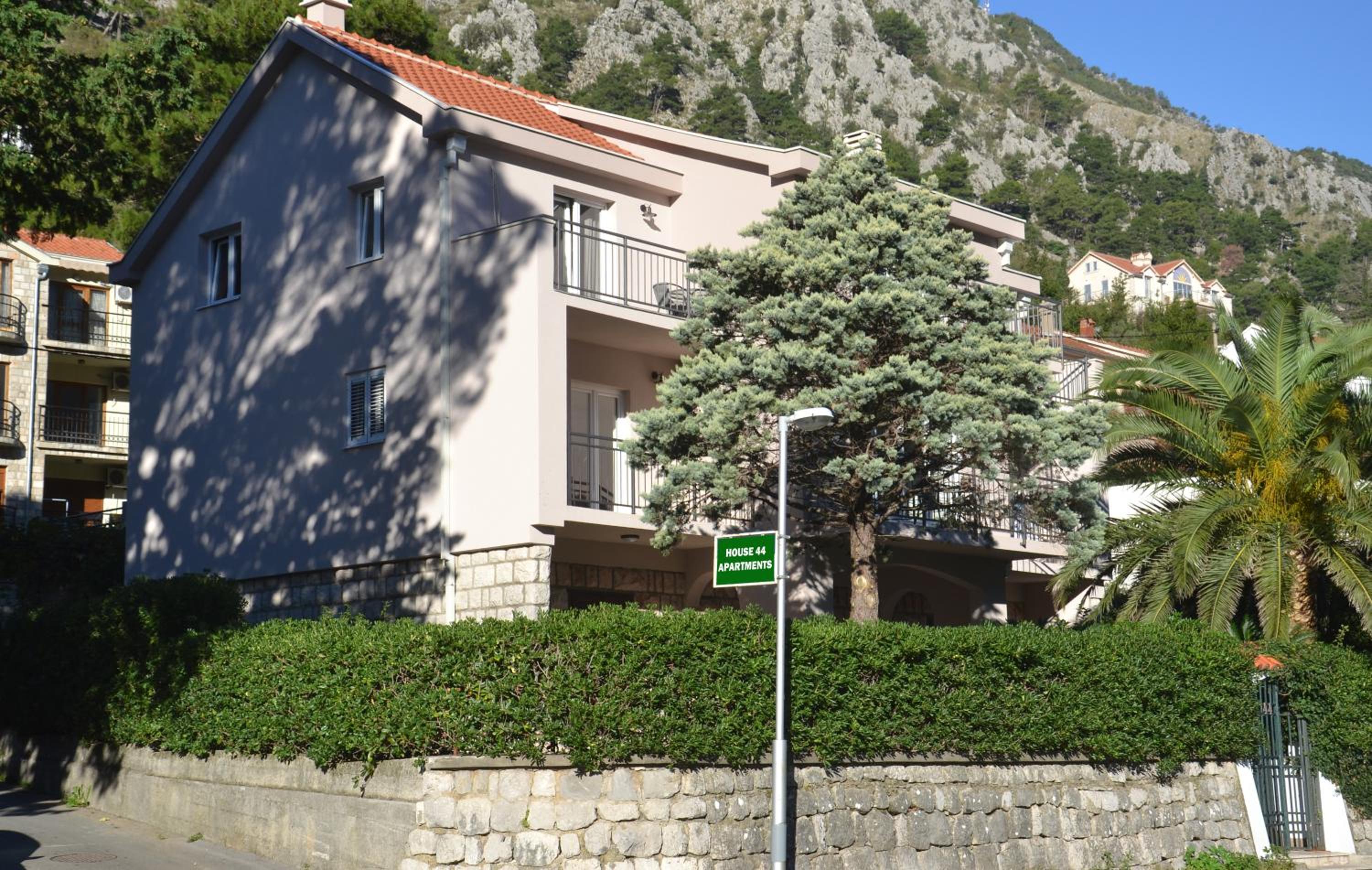 Seafront Apartments House 44 Private Balcony Old Town View