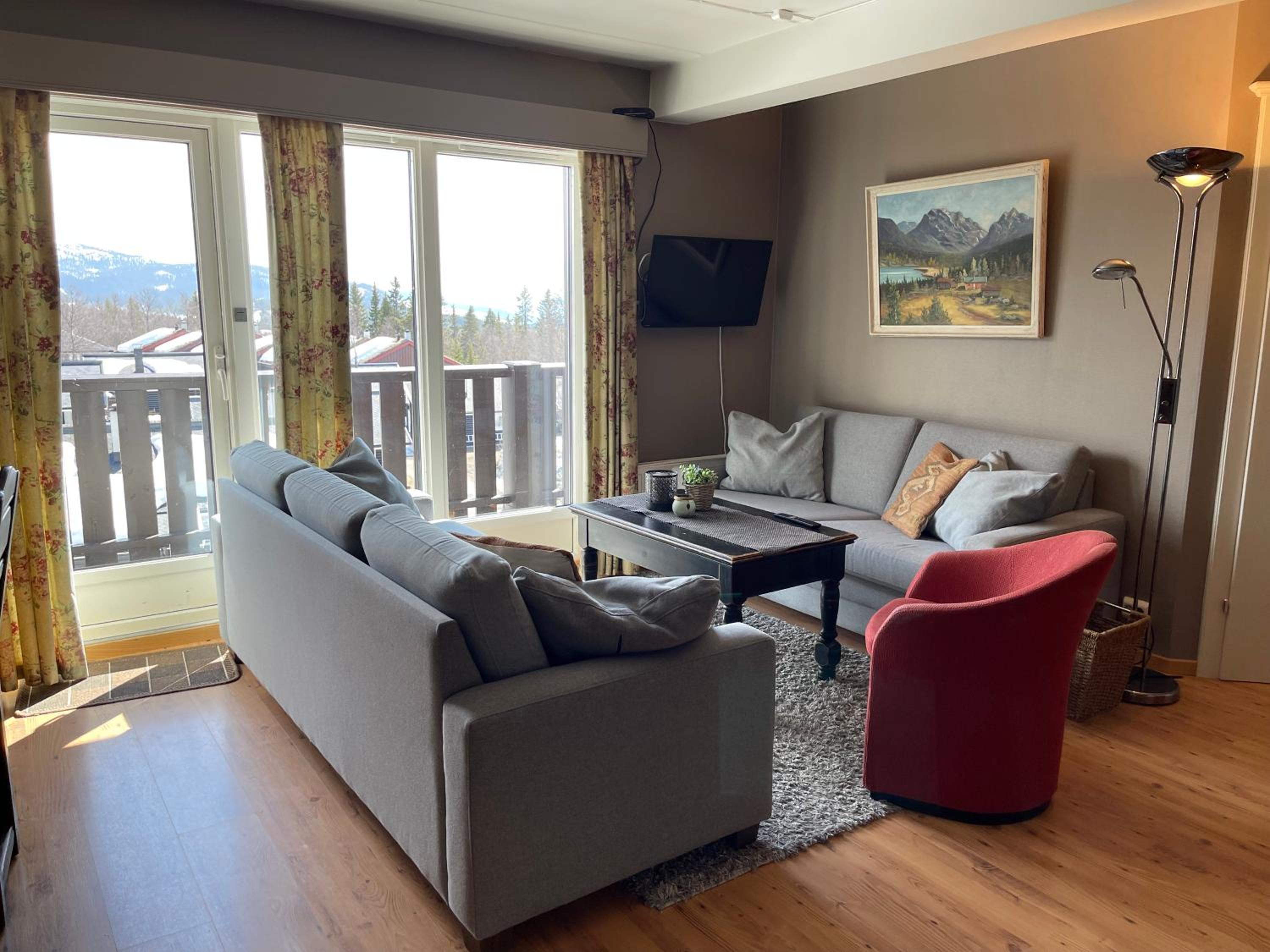 Central Apartment With 3 Bedrooms And Balcony view 2