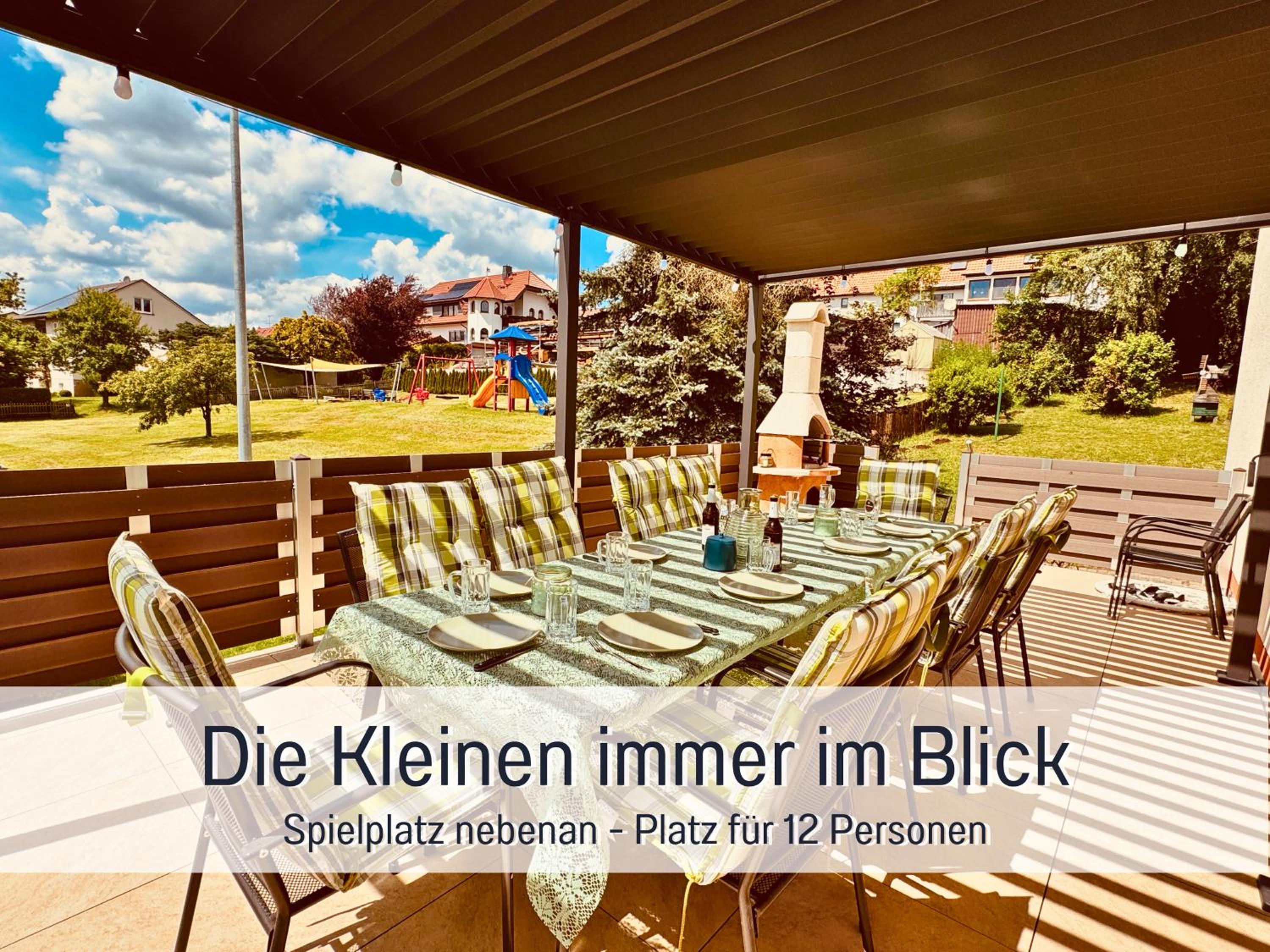 Großes Ferienhaus für 12 -17 Personen mit Whirlpool - Spielzimmer und Garten