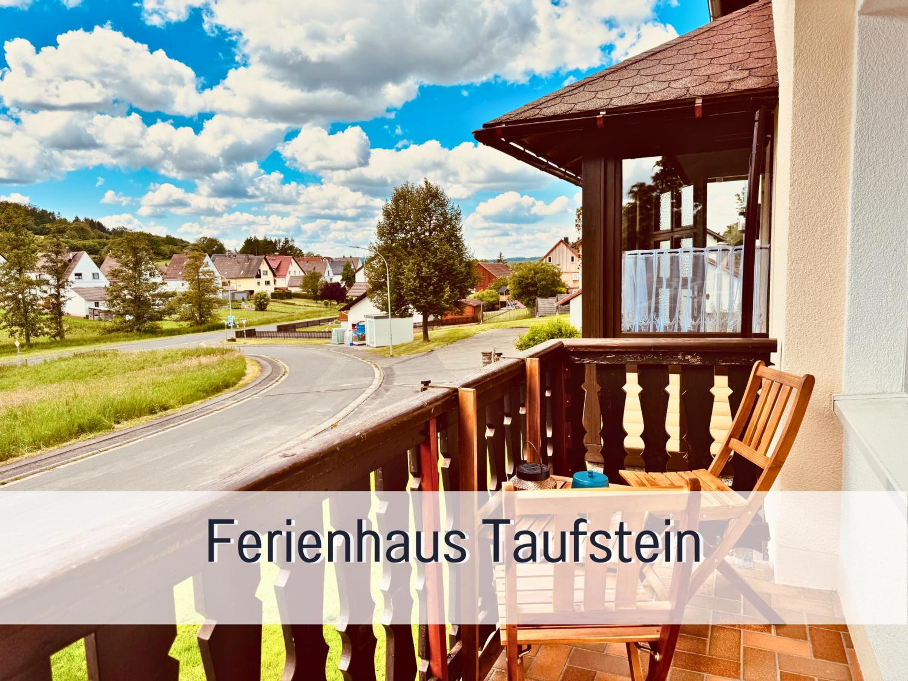 Großes Ferienhaus für 12 -17 Personen mit Whirlpool - Spielzimmer und Garten