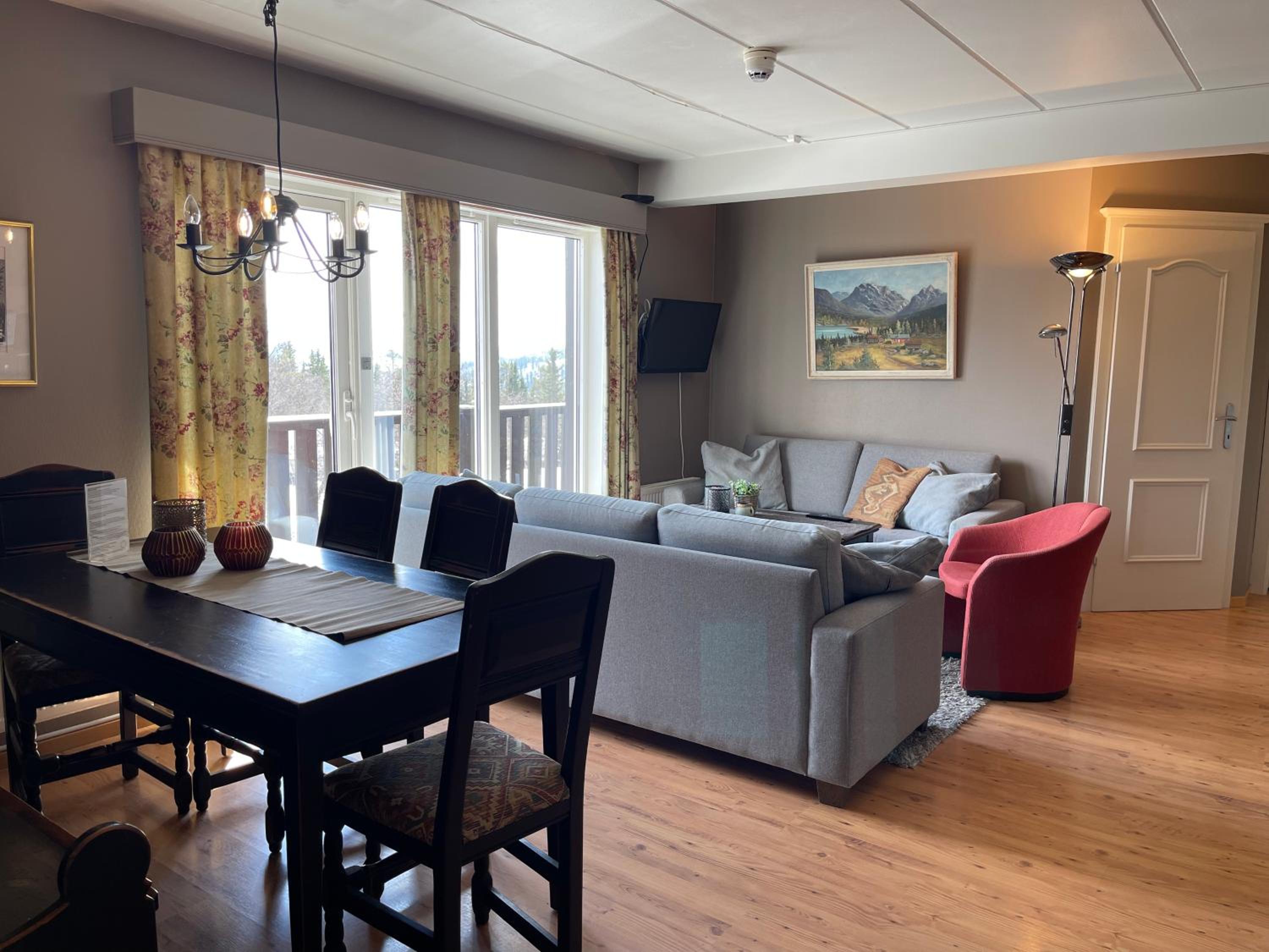 Central Apartment With 3 Bedrooms And Balcony view 3