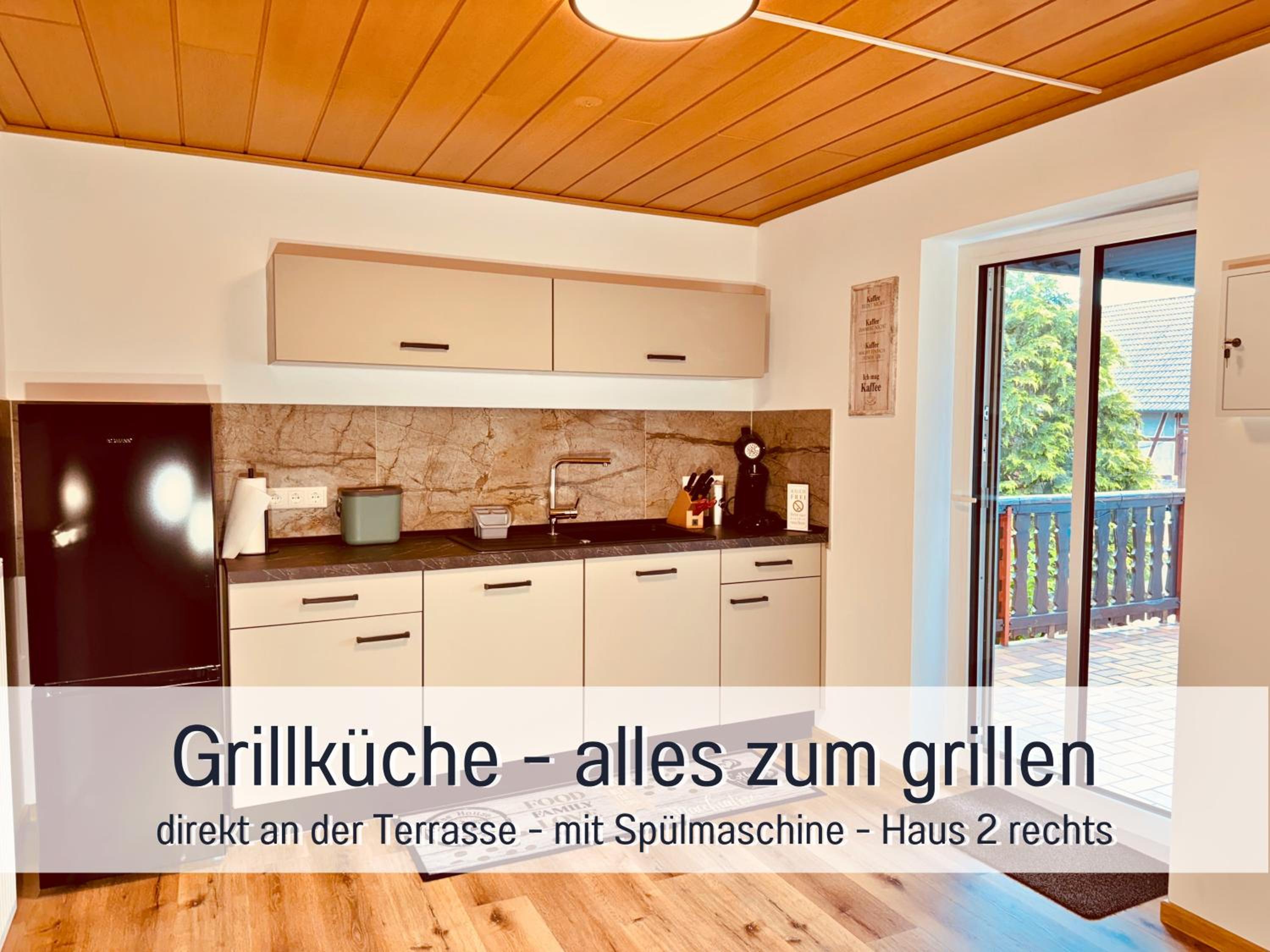 Großes Ferienhaus für 12 -17 Personen mit Whirlpool - Spielzimmer und Garten