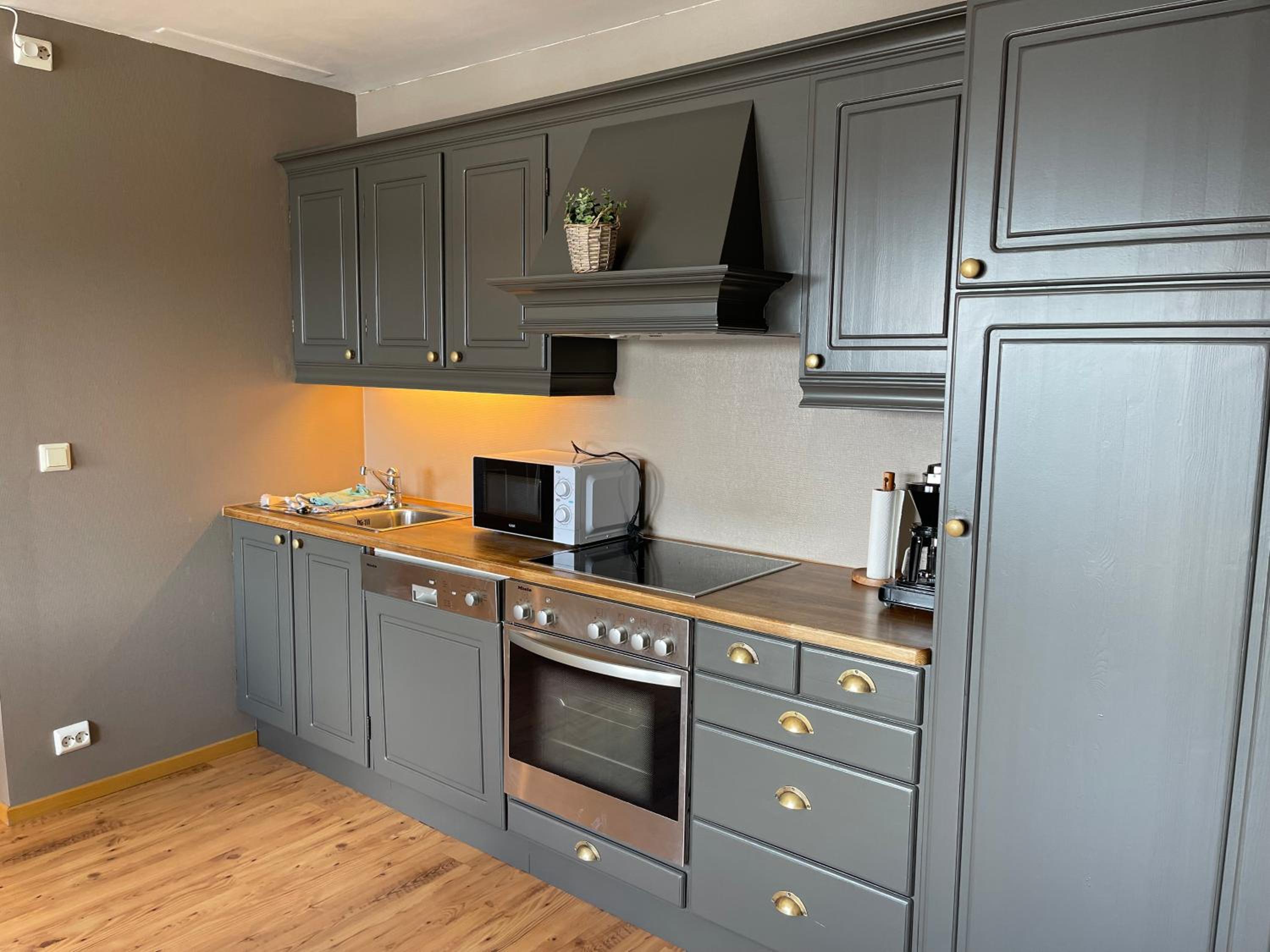 Central Apartment With 3 Bedrooms And Balcony view 5