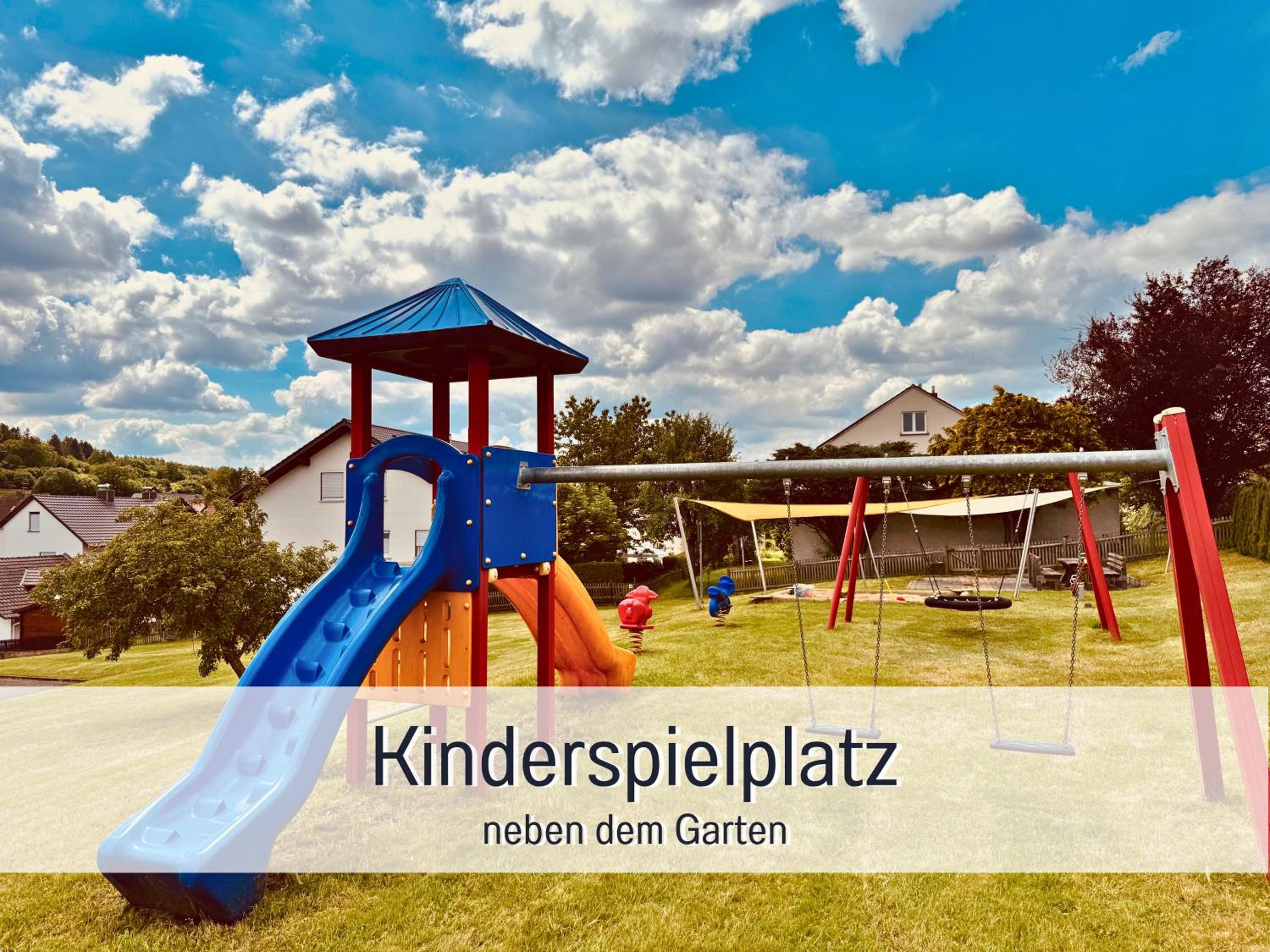 Großes Ferienhaus für 12 -17 Personen mit Whirlpool - Spielzimmer und Garten