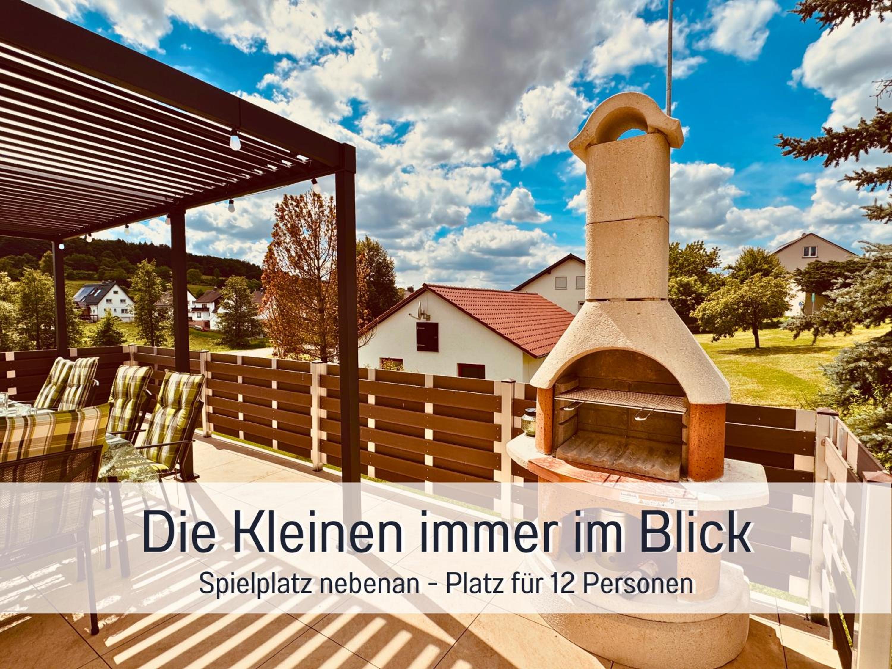 Großes Ferienhaus für 12 -17 Personen mit Whirlpool - Spielzimmer und Garten