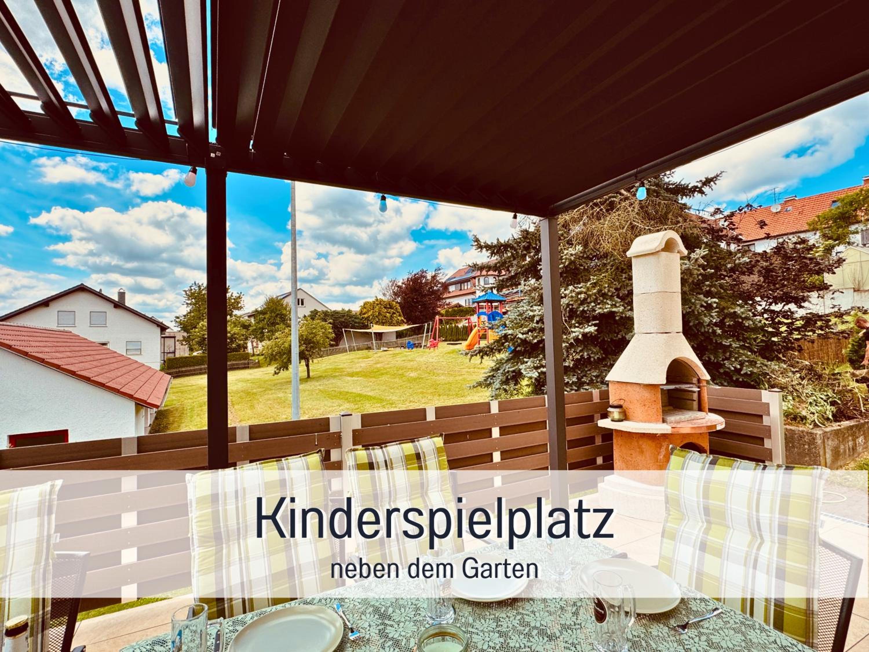 Großes Ferienhaus für 12 -17 Personen mit Whirlpool - Spielzimmer und Garten