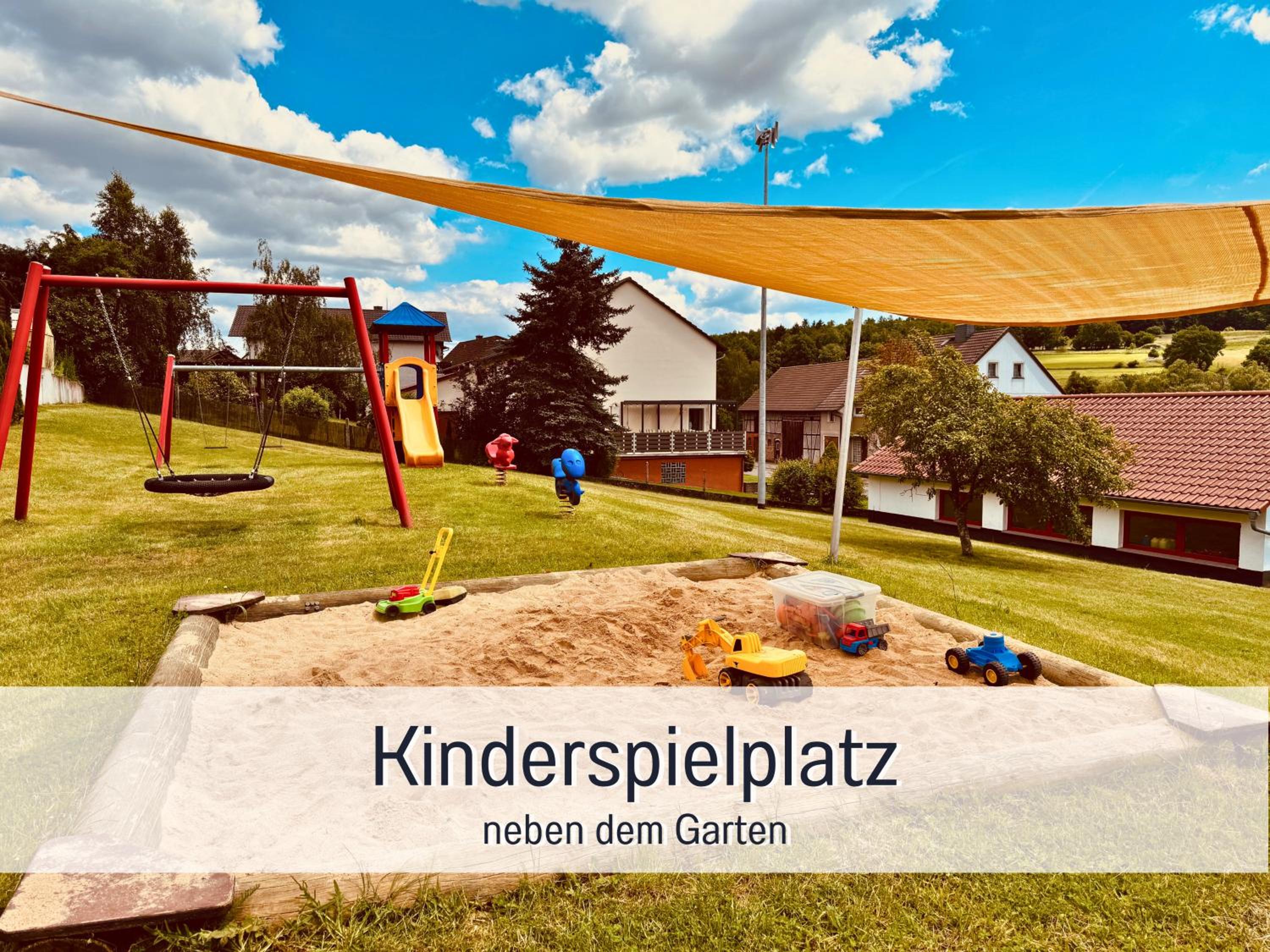 Großes Ferienhaus für 12 -17 Personen mit Whirlpool - Spielzimmer und Garten