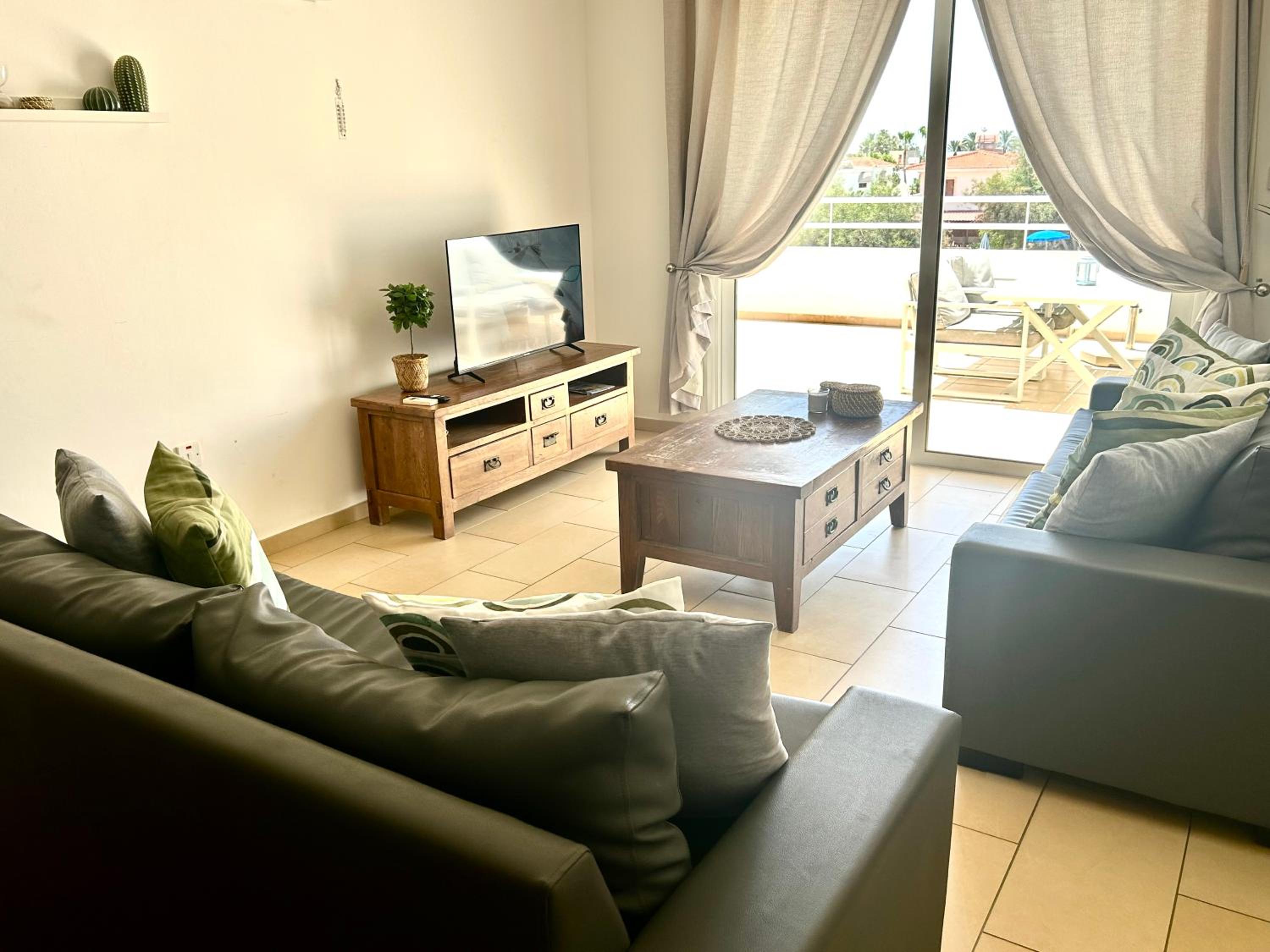 Nissi Sandy Bay C09 view 5