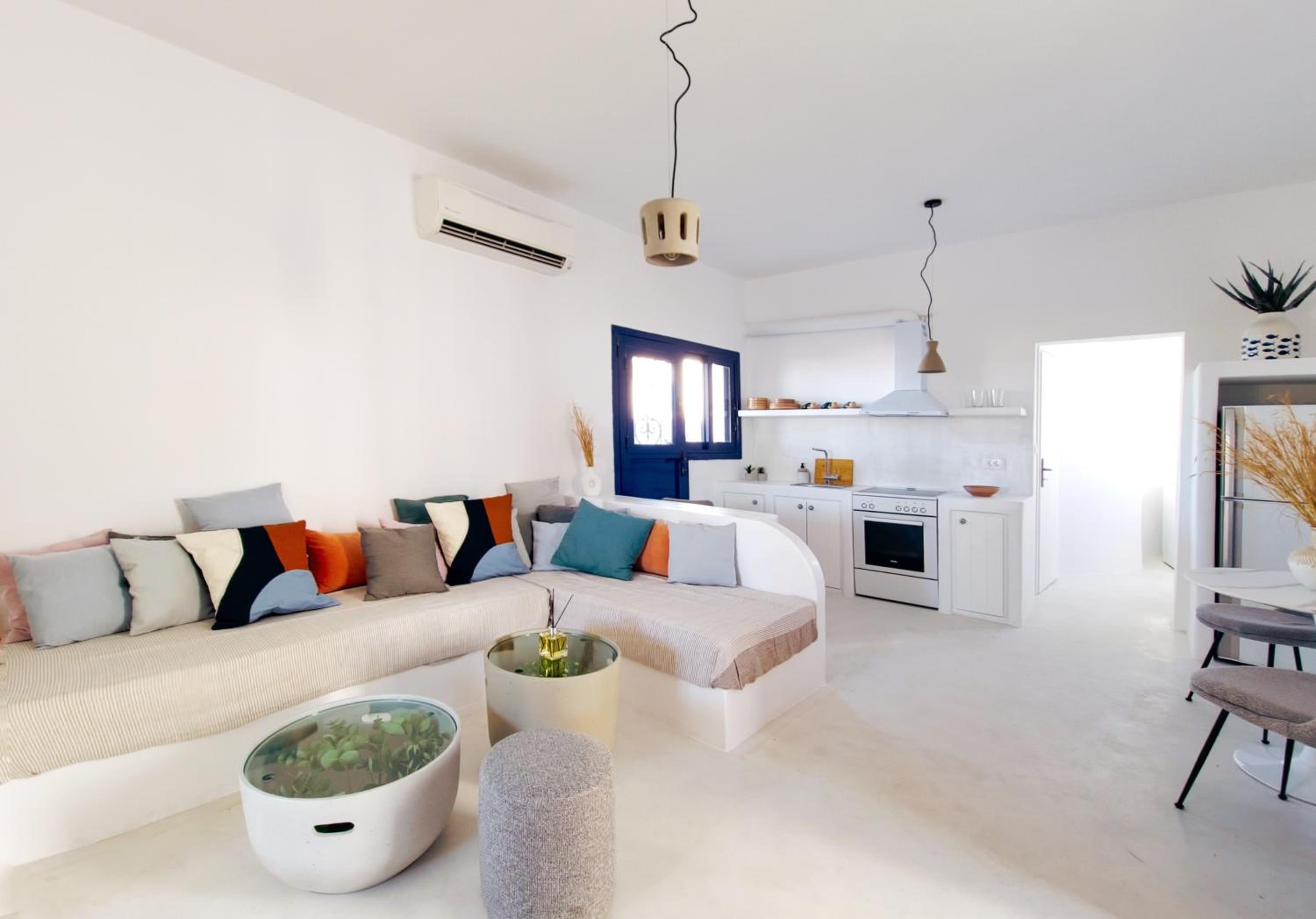 Karpimo North - Boutique Suite with Sunset View & Private Jacuzzi view 4