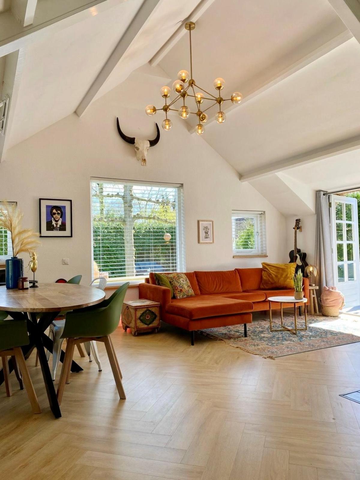 Vrijstaande woning met geweldige omheinde tuin aan bosrand view 2