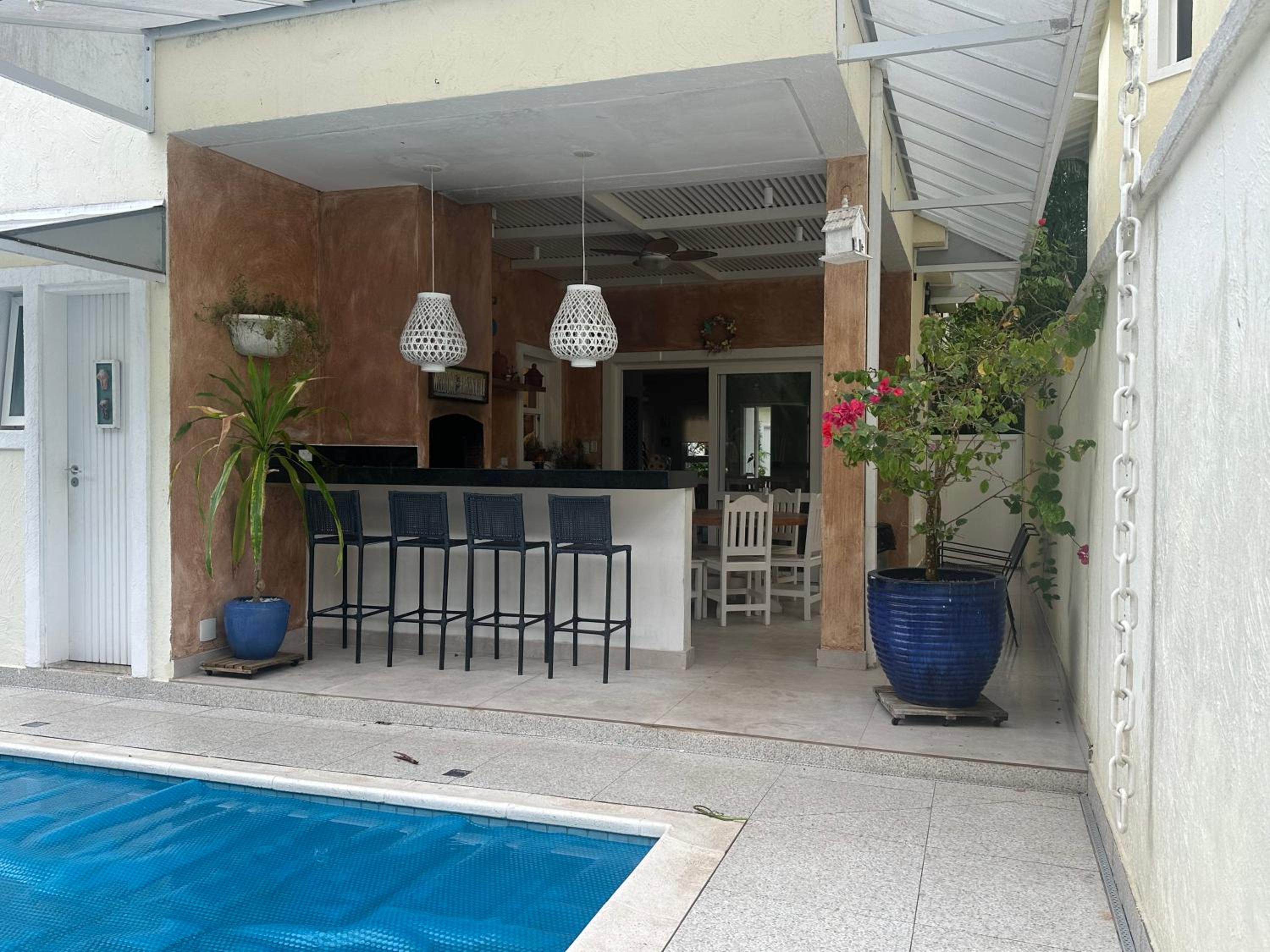 Refúgio em Juquehy no centro a poucos metros do mar com piscina privativa aquecida