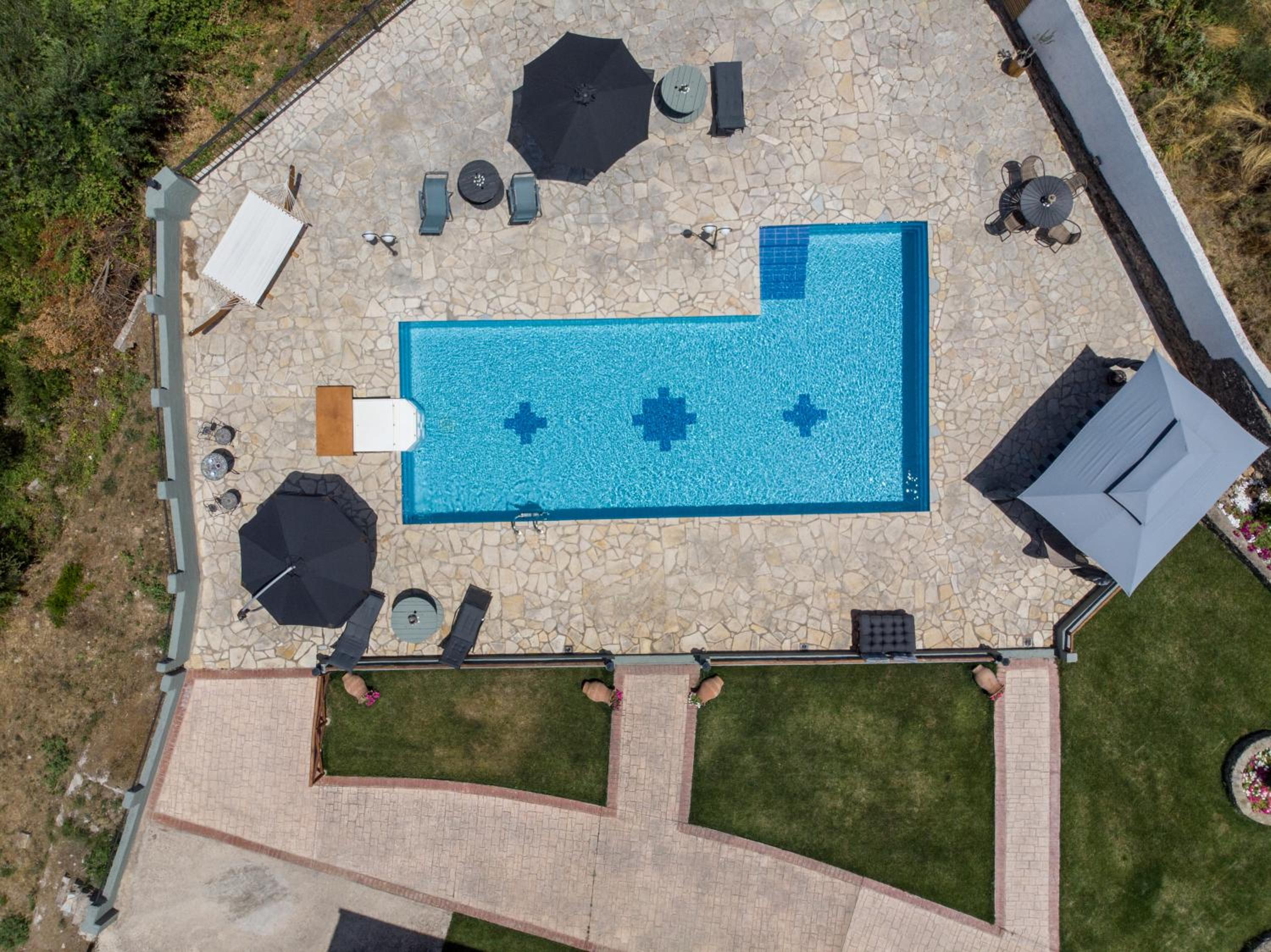 Heaven House with pool view 5