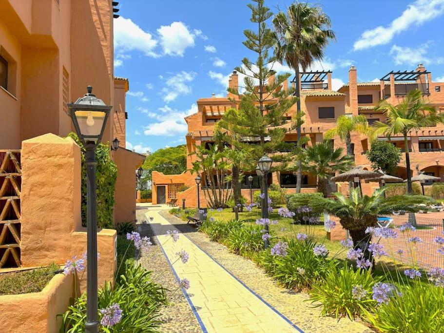 Evans Realty AX Playa & Piscinas & Garaje view 5