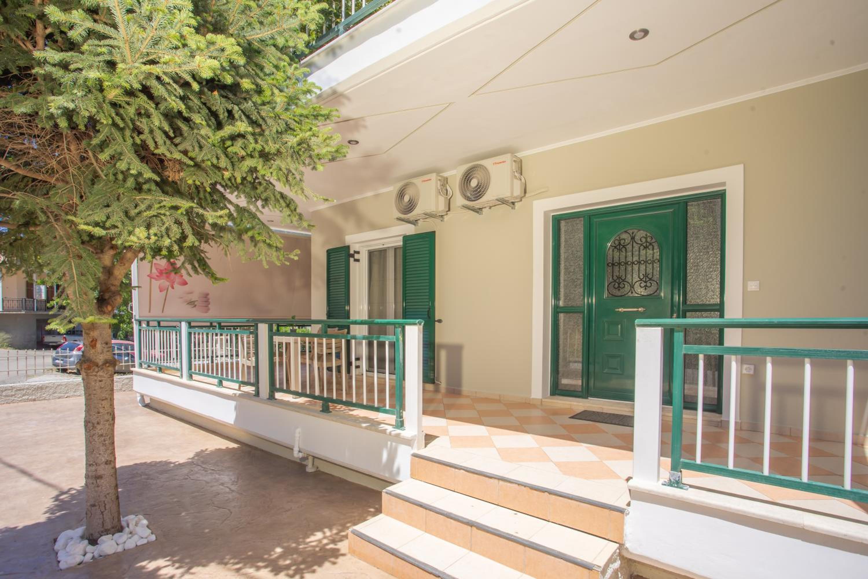Melissa Zoe House