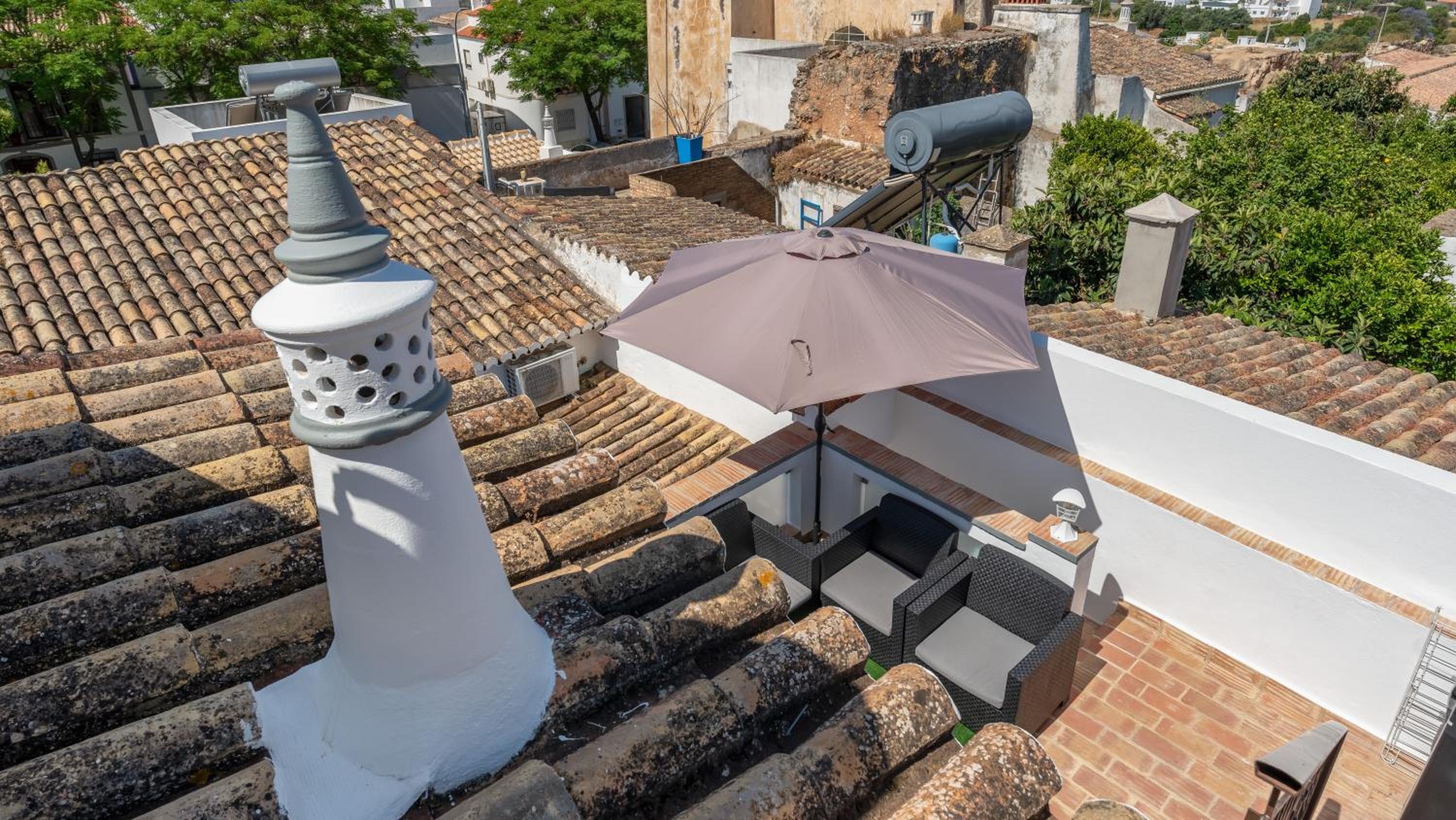 Sweet & Bright 3 BDR Flat With Terrace by Lovelystay view 2