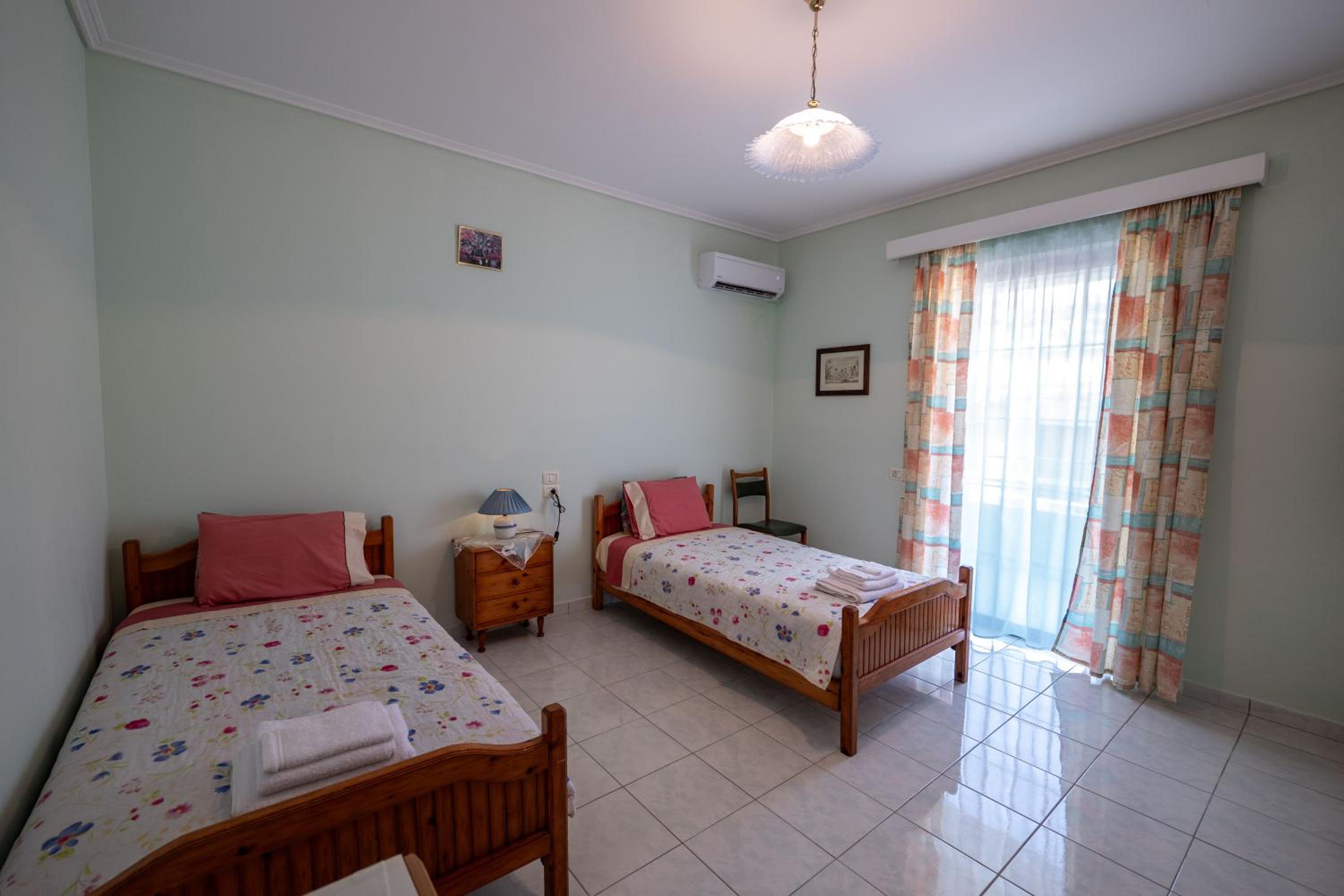 Thimios Rooms 2