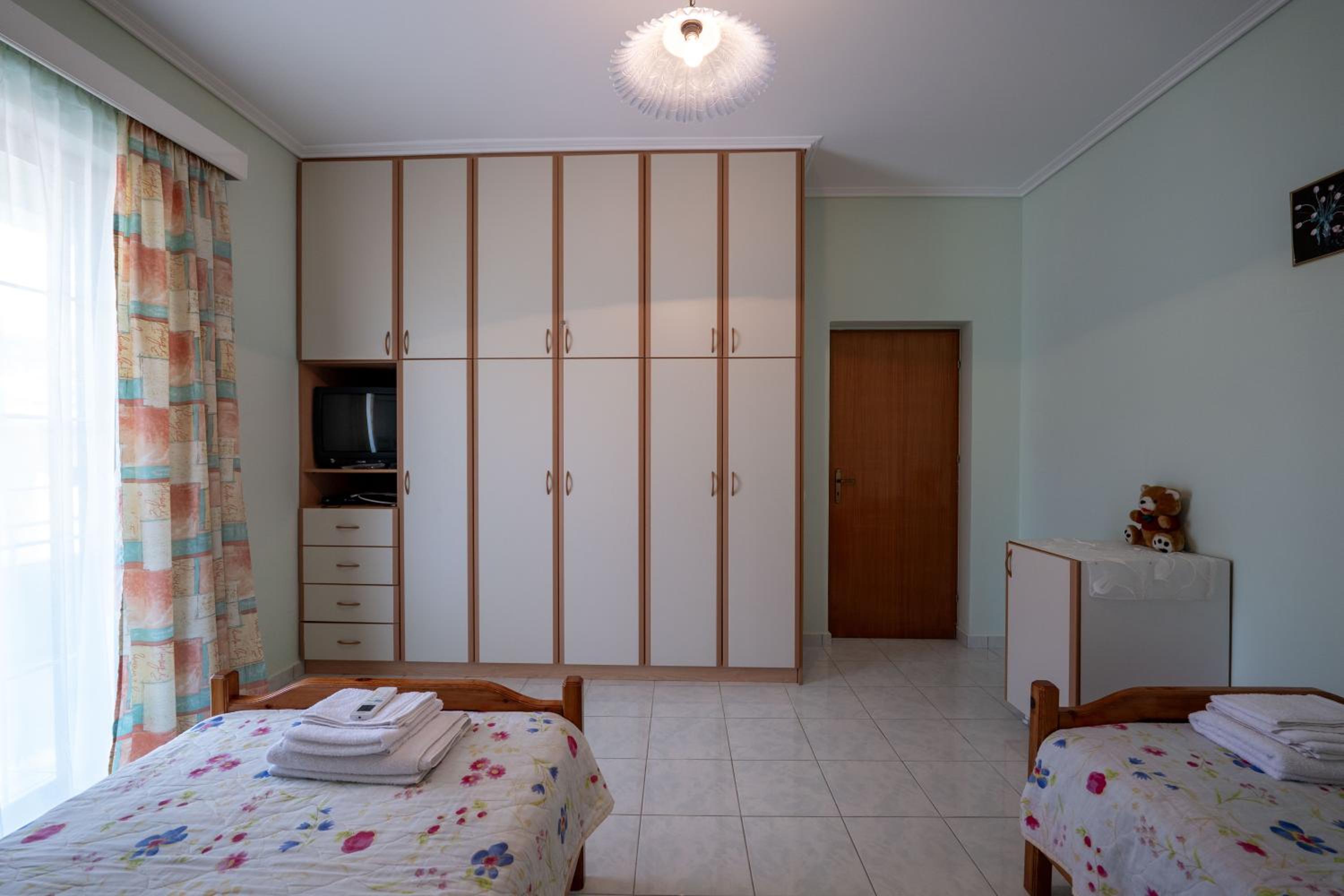 Thimios Rooms 2