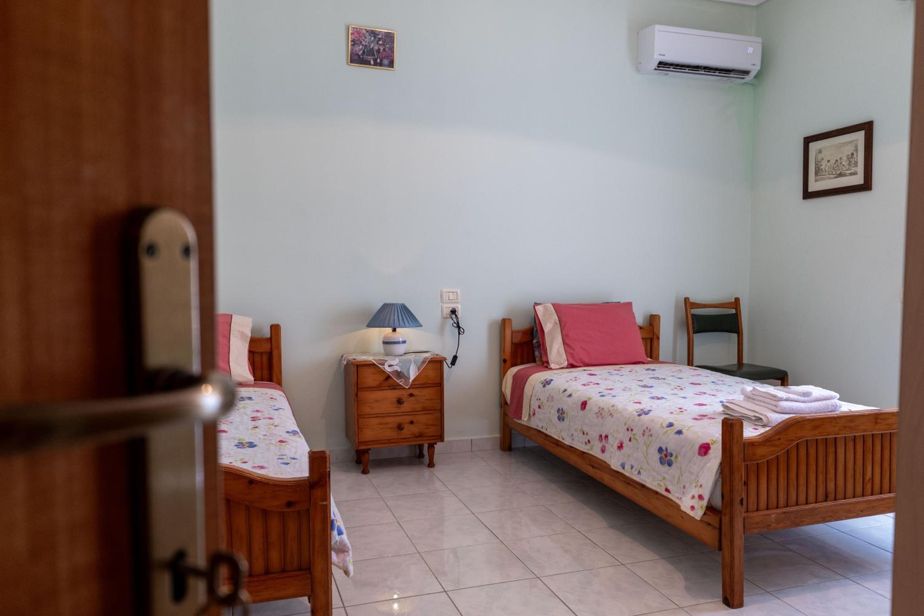Thimios Rooms 2