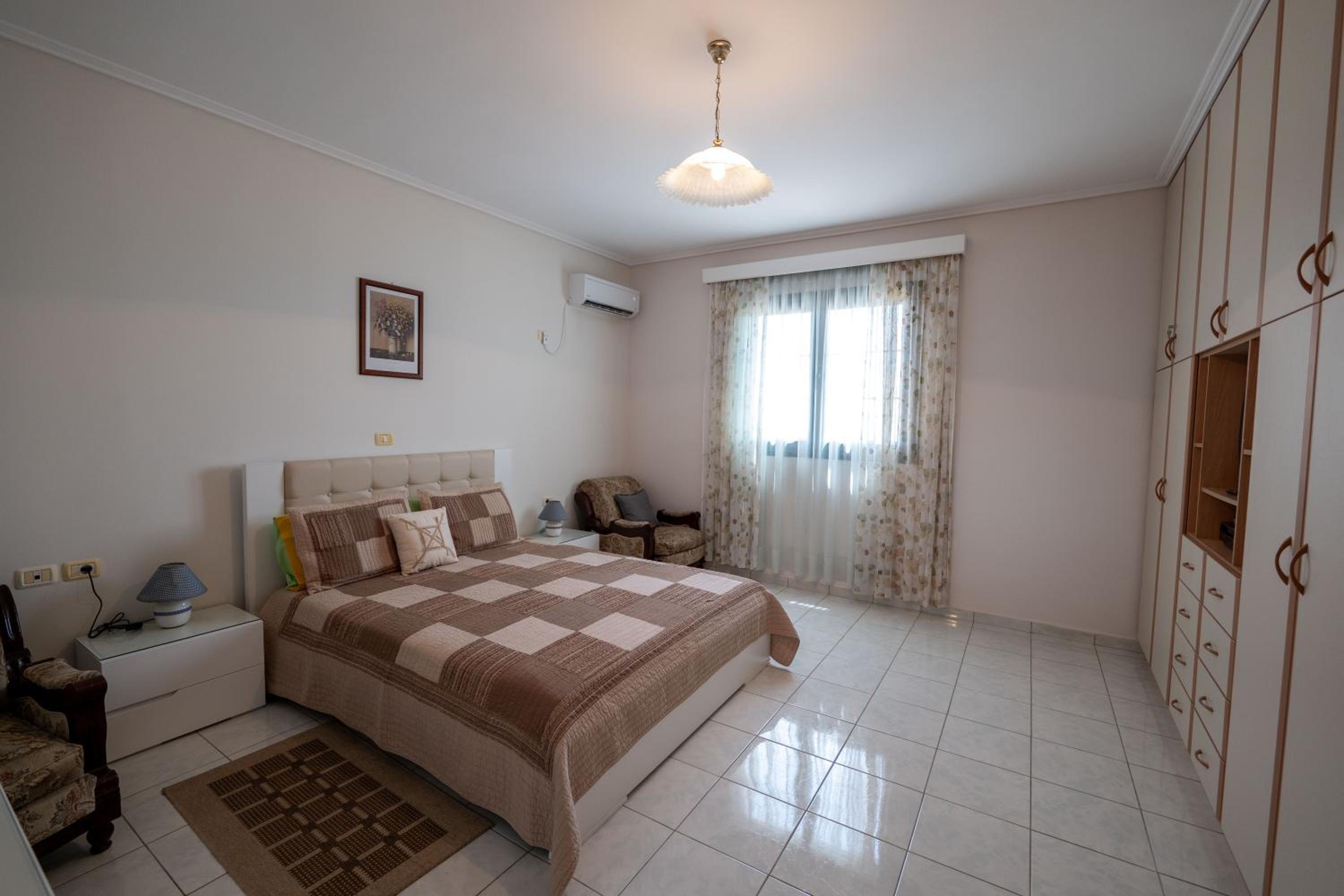 Thimios Rooms 2