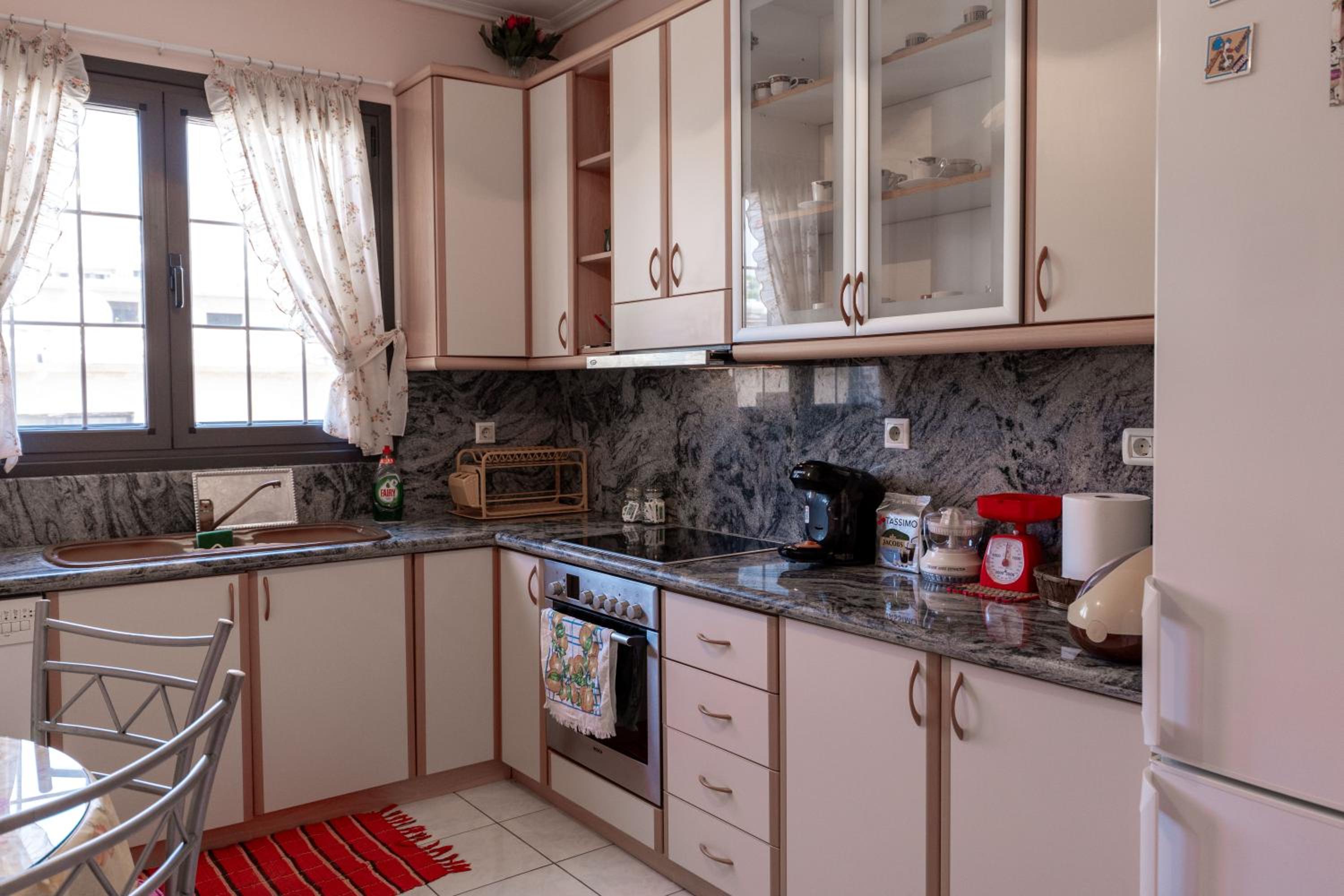 Thimios Rooms 2